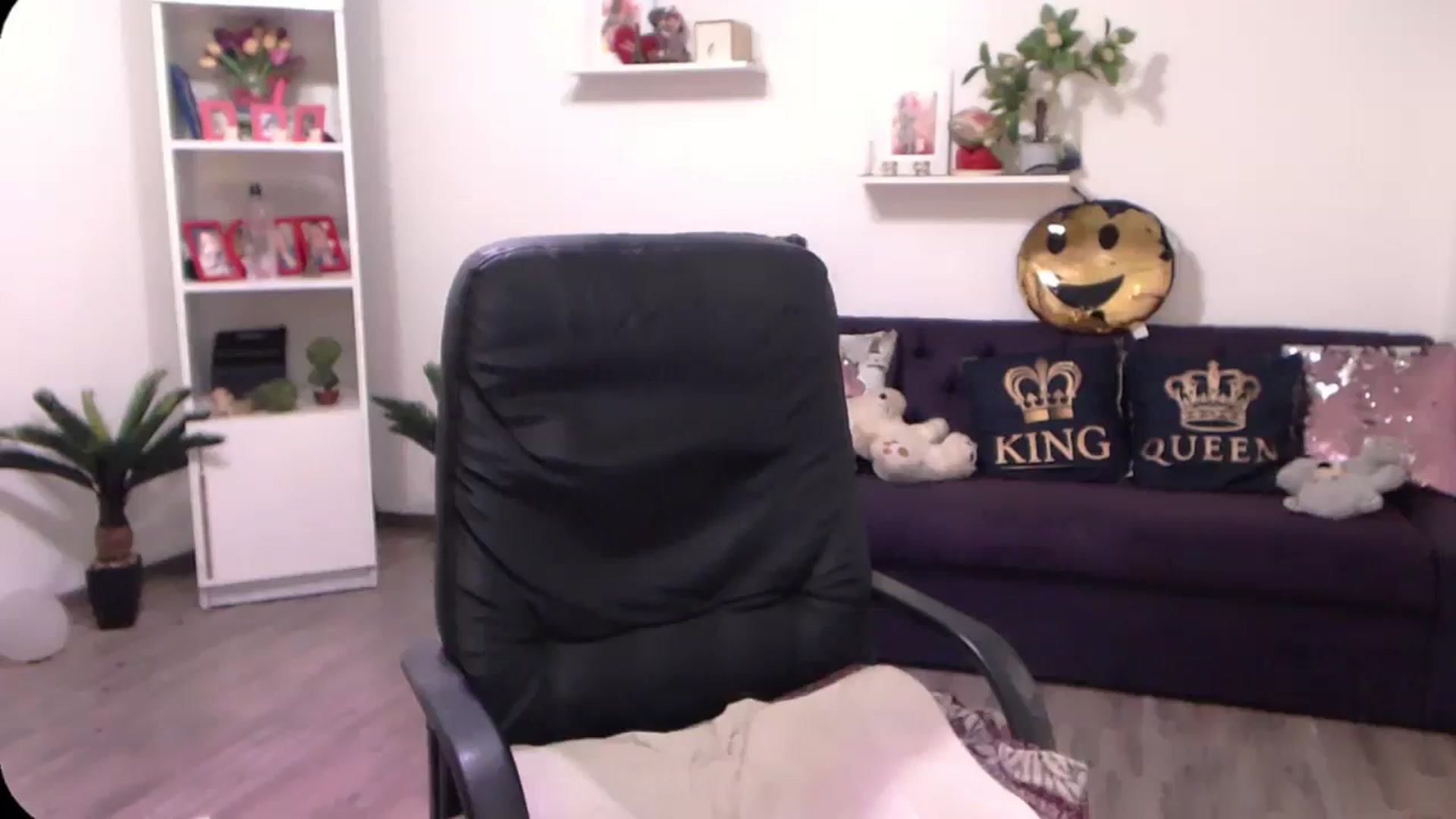 Gallery image thumbnail from A_baby_Boo's myfreecams stream on, 08/26/2024, 21:46 image 4 of 20