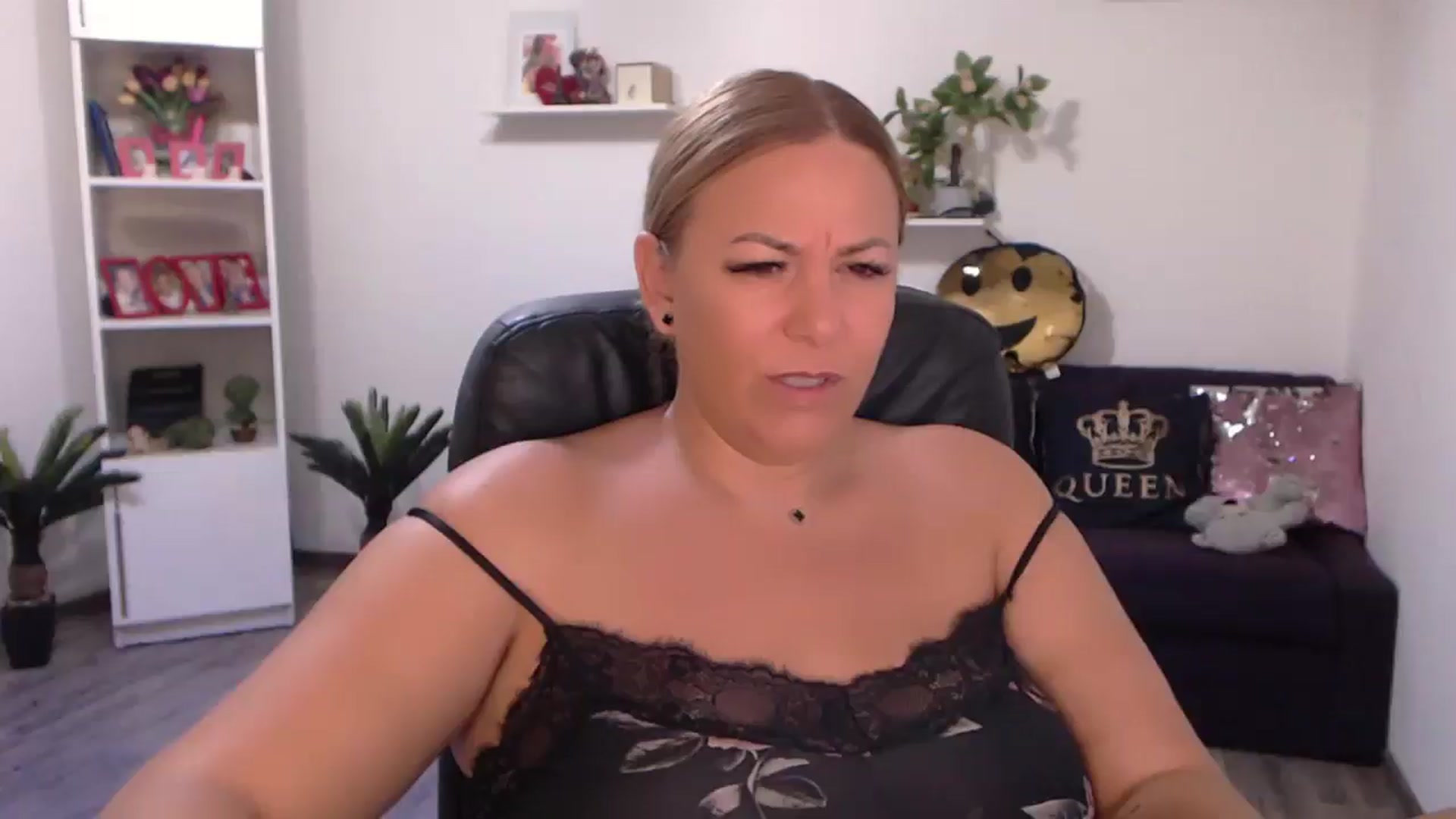 Gallery image thumbnail from A_baby_Boo's myfreecams stream on, 08/30/2024, 18:33 image 1 of 20