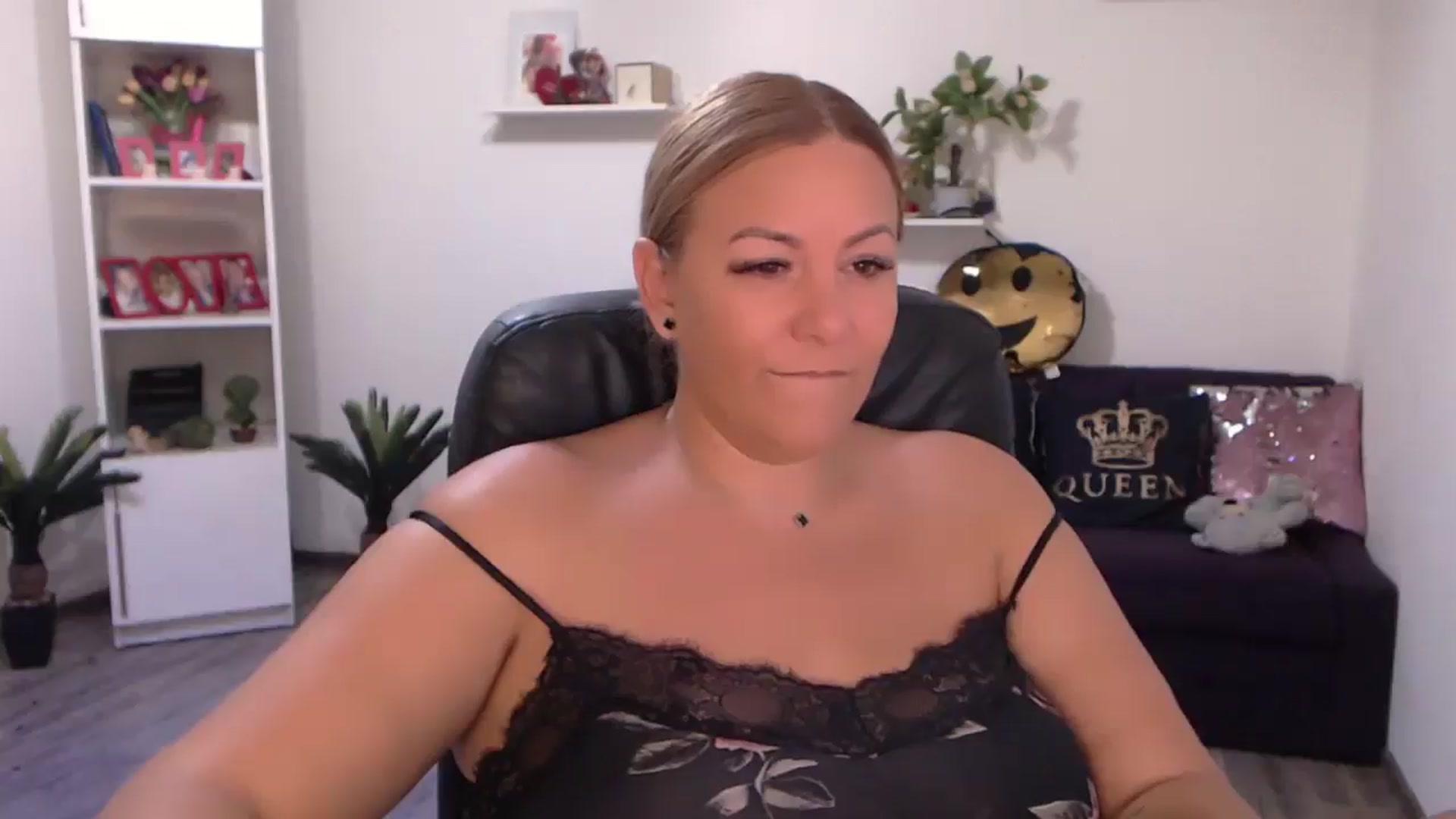 Gallery image thumbnail from A_baby_Boo's myfreecams stream on, 08/30/2024, 18:33 image 2 of 20