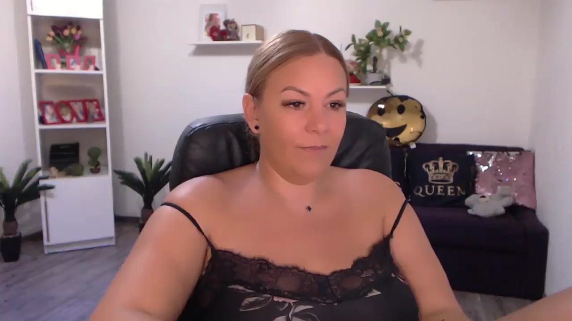 Gallery image thumbnail from A_baby_Boo's myfreecams stream on, 08/30/2024, 18:33 image 12 of 20
