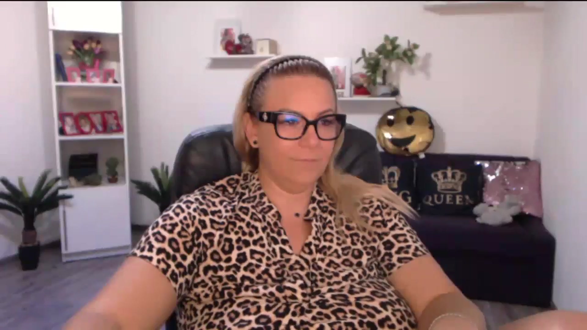Gallery image thumbnail from A_baby_Boo's myfreecams stream on, 08/31/2024, 16:05 image 19 of 20