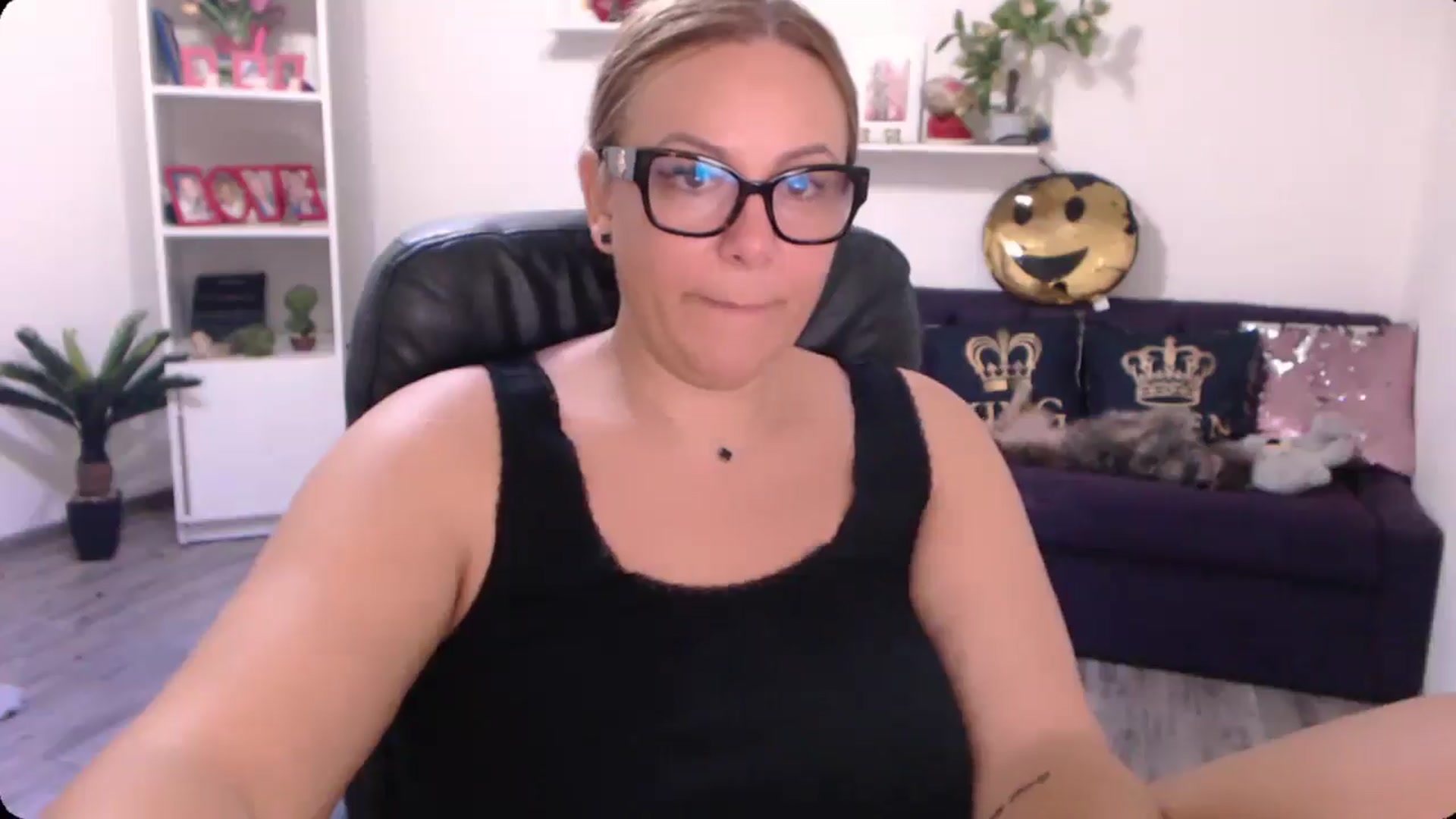 Gallery image thumbnail from A_baby_Boo's myfreecams stream on, 09/06/2024, 07:36 image 6 of 20