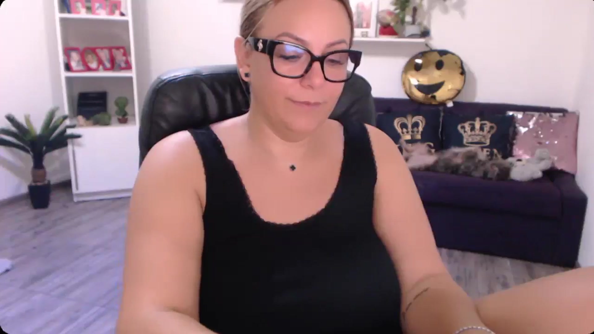 Gallery image thumbnail from A_baby_Boo's myfreecams stream on, 09/06/2024, 07:36 image 2 of 20