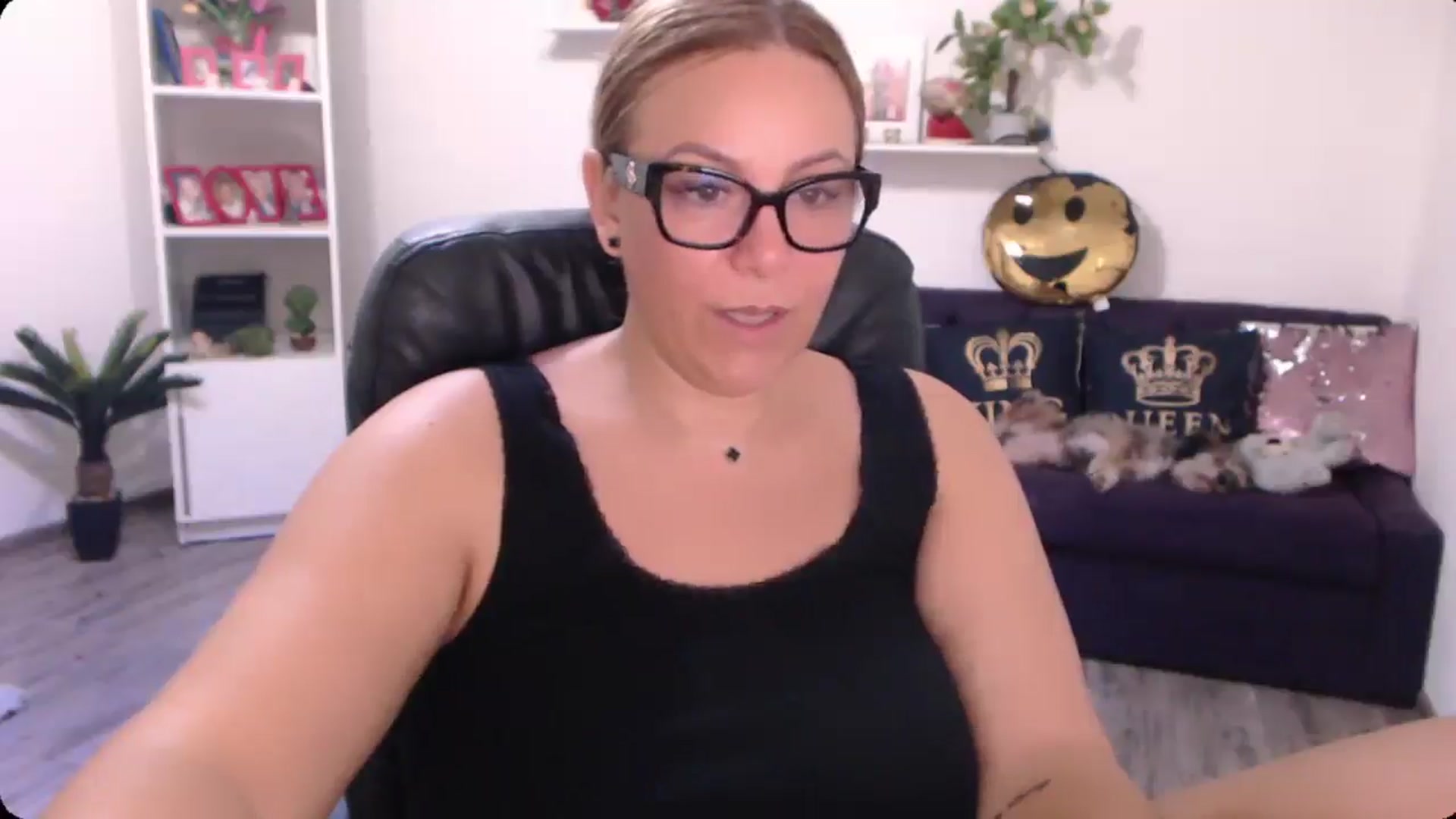 Gallery image thumbnail from A_baby_Boo's myfreecams stream on, 09/06/2024, 07:36 image 5 of 20