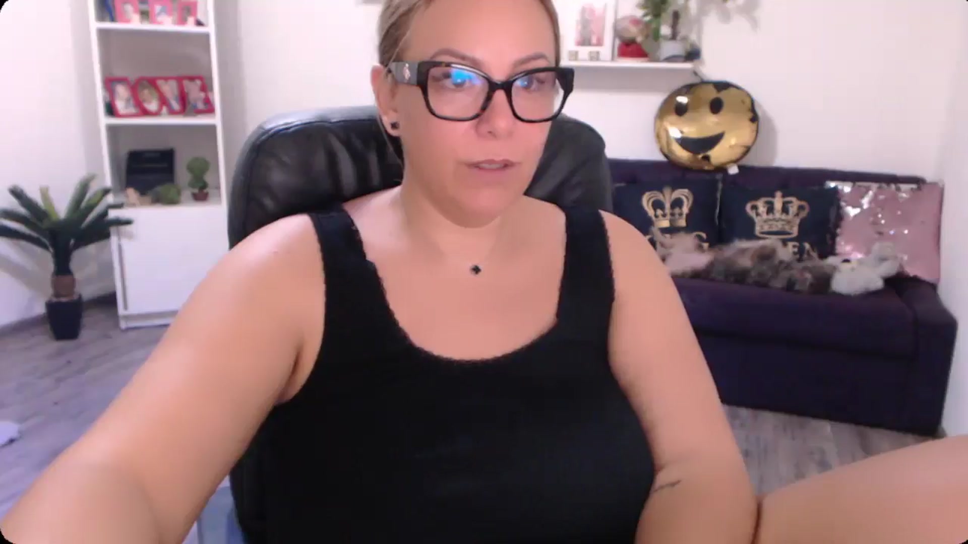 Gallery image thumbnail from A_baby_Boo's myfreecams stream on, 09/06/2024, 07:36 image 3 of 20