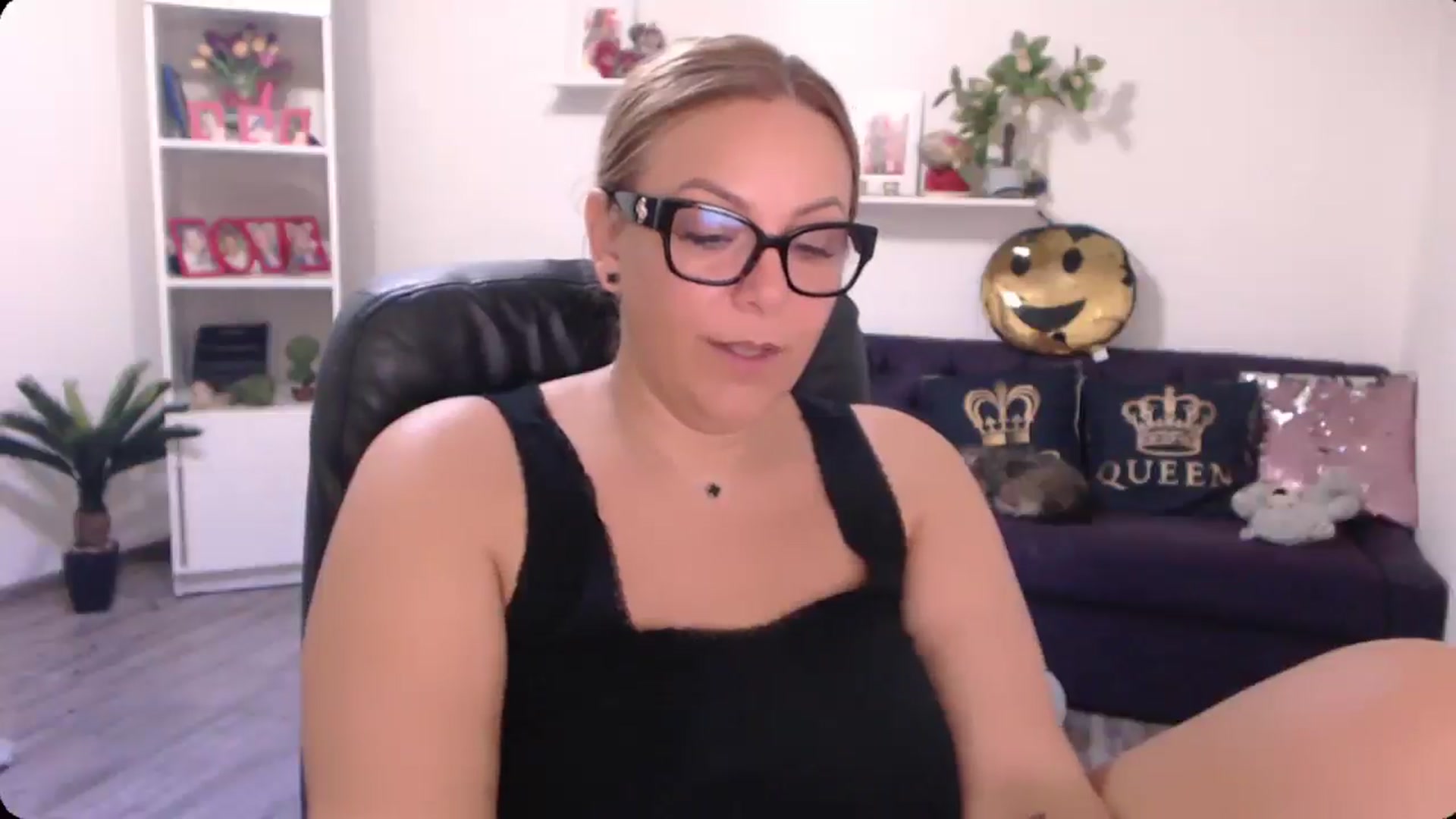 Gallery image thumbnail from A_baby_Boo's myfreecams stream on, 09/06/2024, 07:36 image 18 of 20