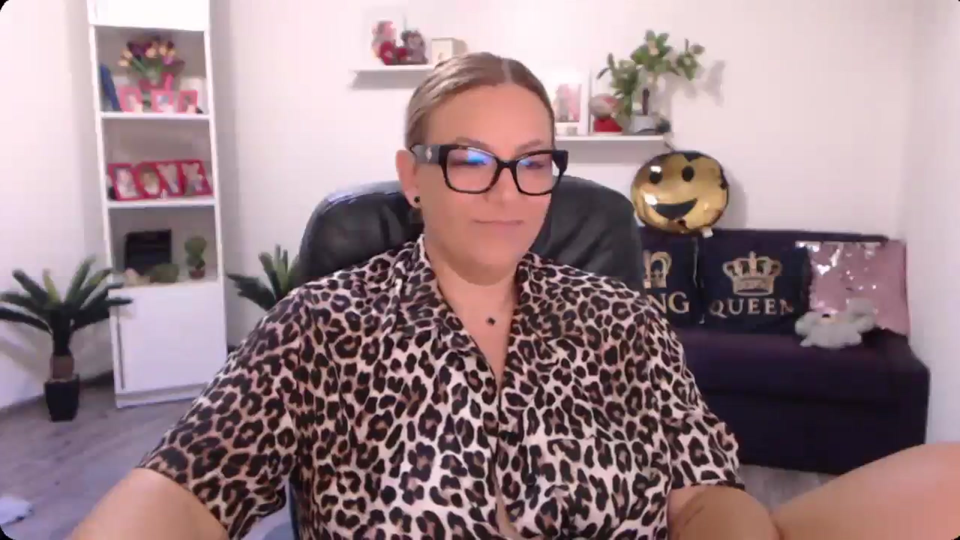 Gallery image thumbnail from A_baby_Boo's myfreecams stream on, 09/07/2024, 22:28 image 10 of 20