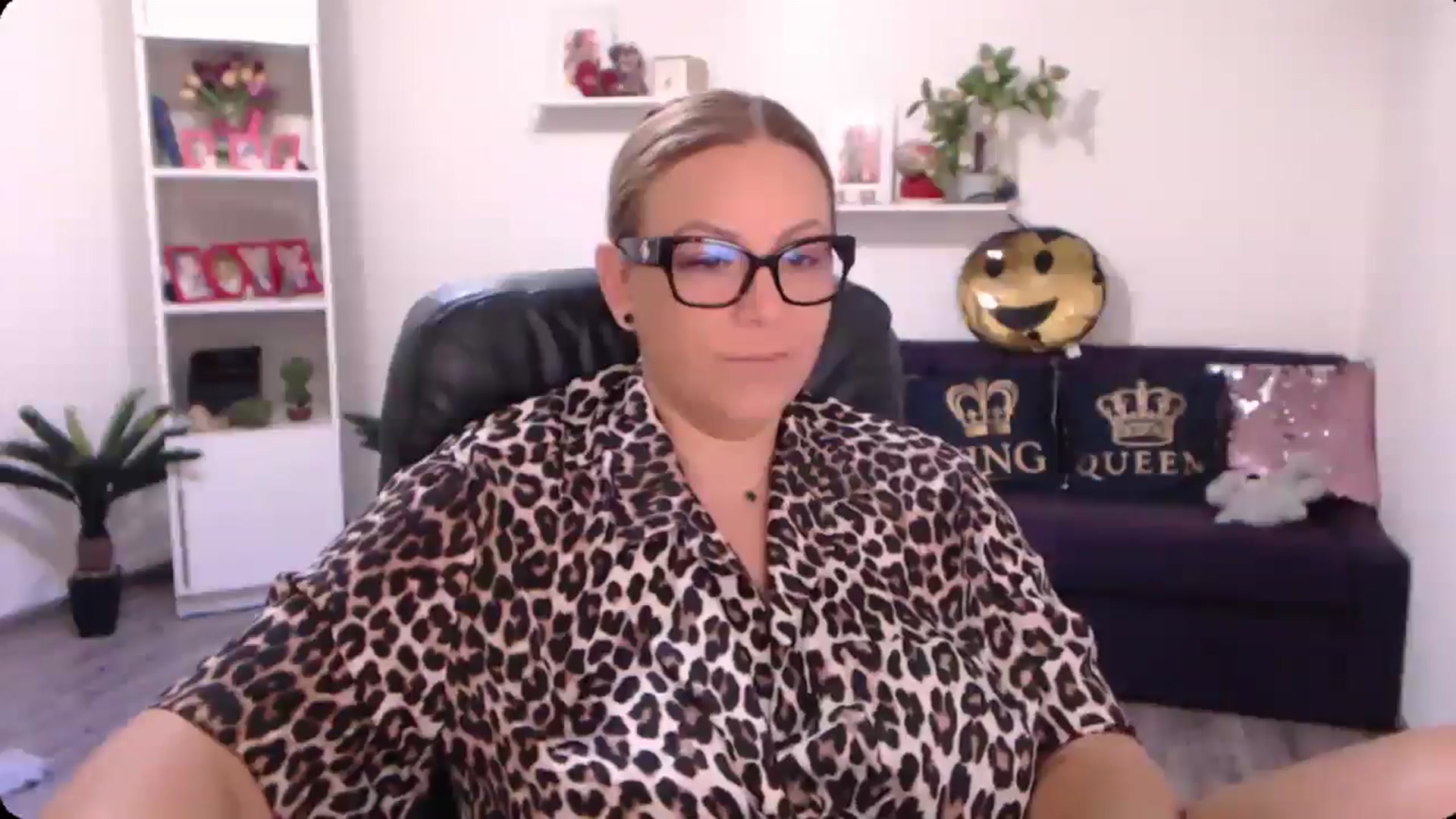 Gallery image thumbnail from A_baby_Boo's myfreecams stream on, 09/07/2024, 22:28 image 6 of 20