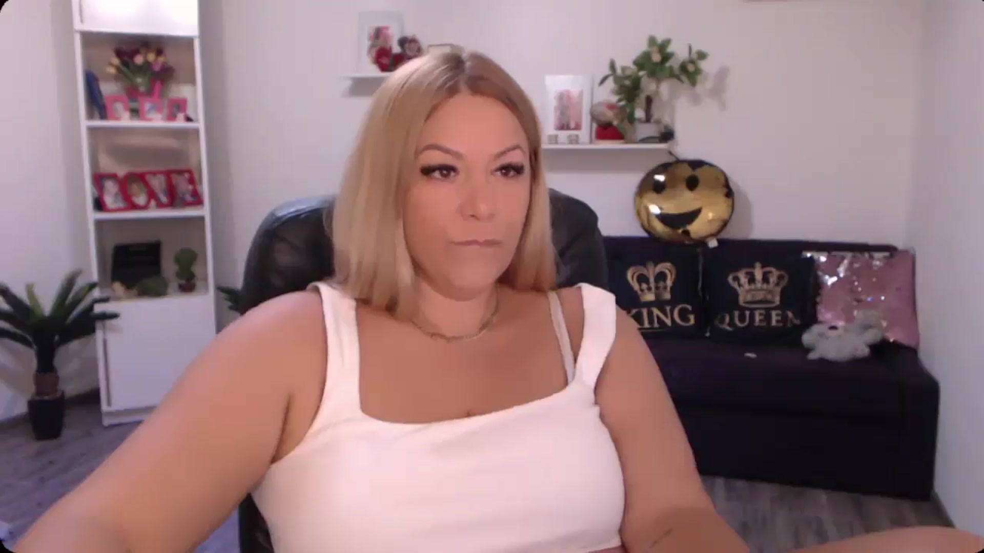 Gallery image thumbnail from A_baby_Boo's myfreecams stream on, 09/12/2024, 11:57 image 16 of 20