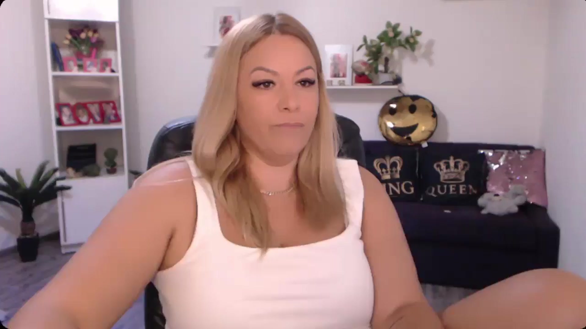 Gallery image thumbnail from A_baby_Boo's myfreecams stream on, 09/12/2024, 11:57 image 8 of 20