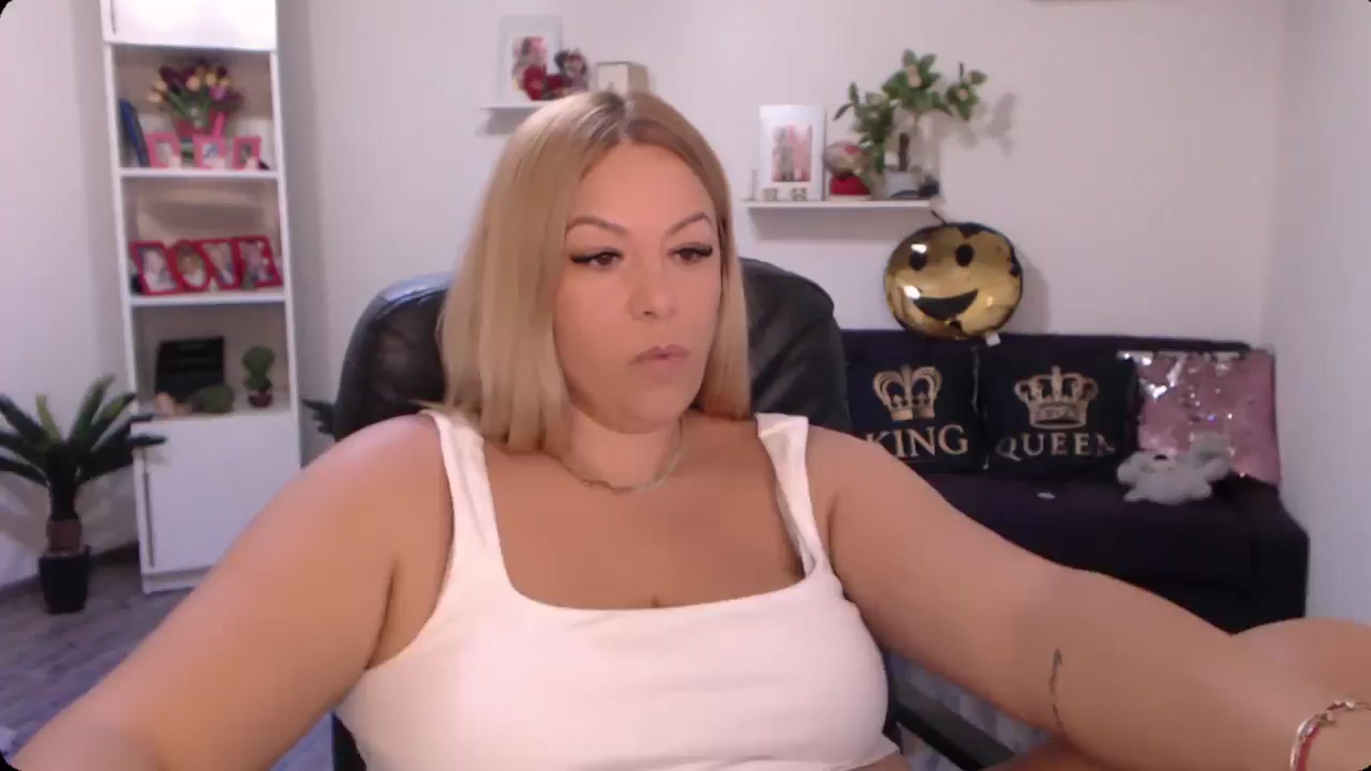 Gallery image thumbnail from A_baby_Boo's myfreecams stream on, 09/12/2024, 11:57 image 19 of 20