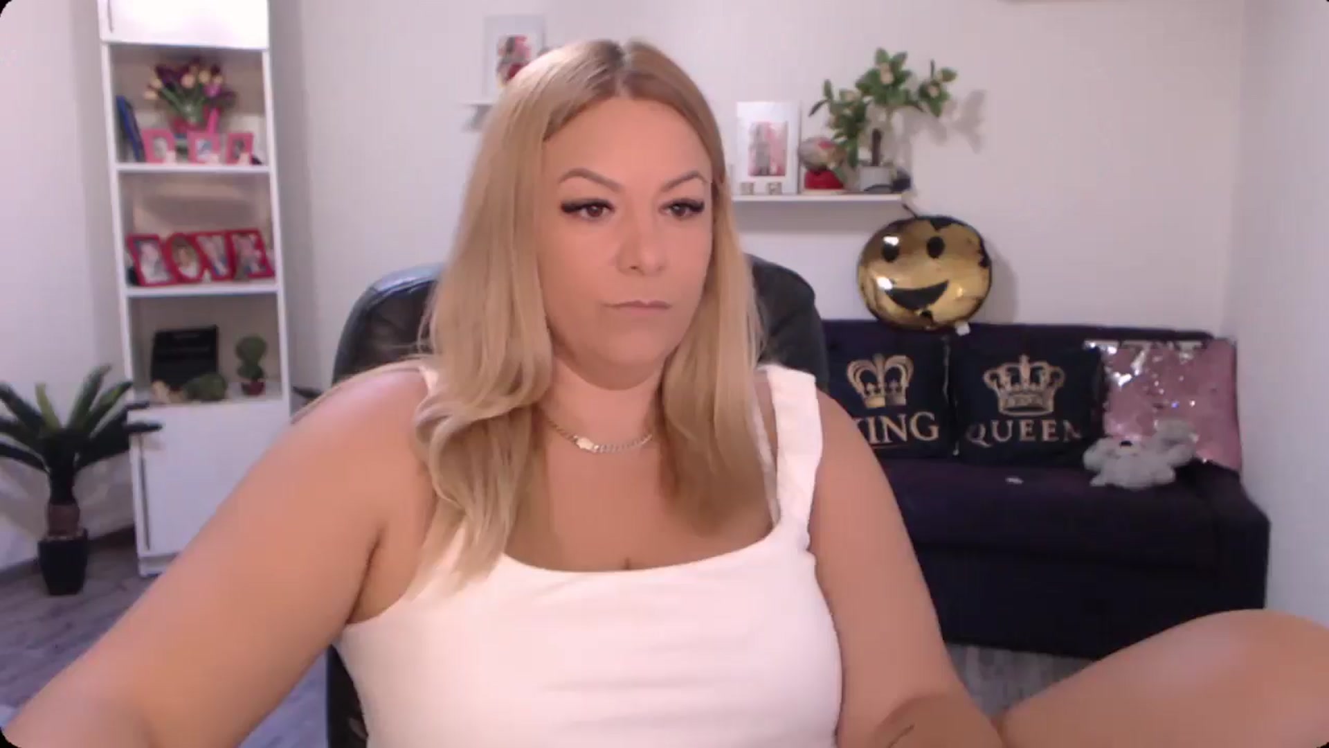 Gallery image thumbnail from A_baby_Boo's myfreecams stream on, 09/12/2024, 11:57 image 9 of 20