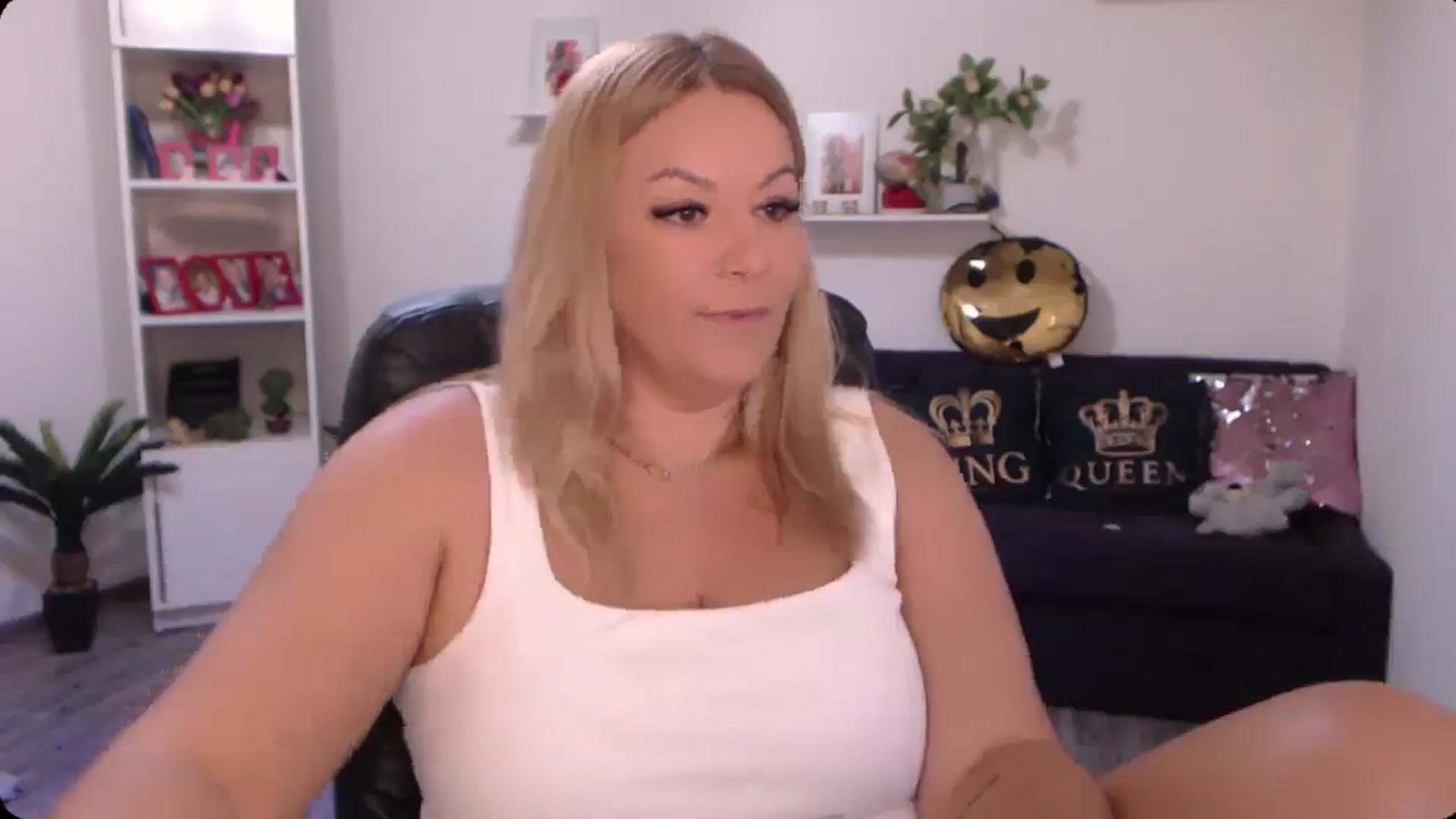 Gallery image thumbnail from A_baby_Boo's myfreecams stream on, 09/12/2024, 11:57 image 4 of 20