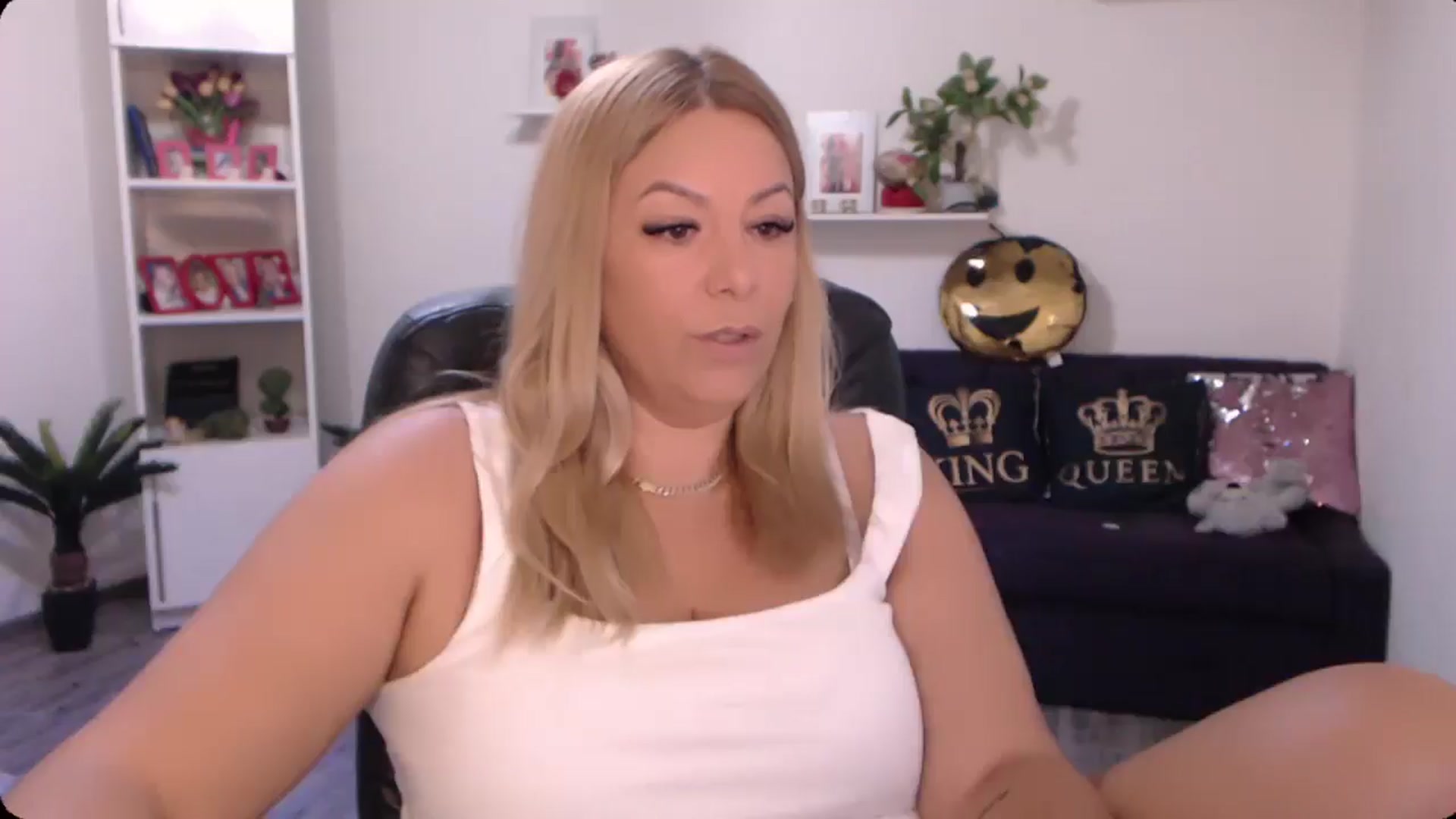 Gallery image thumbnail from A_baby_Boo's myfreecams stream on, 09/12/2024, 11:57 image 10 of 20
