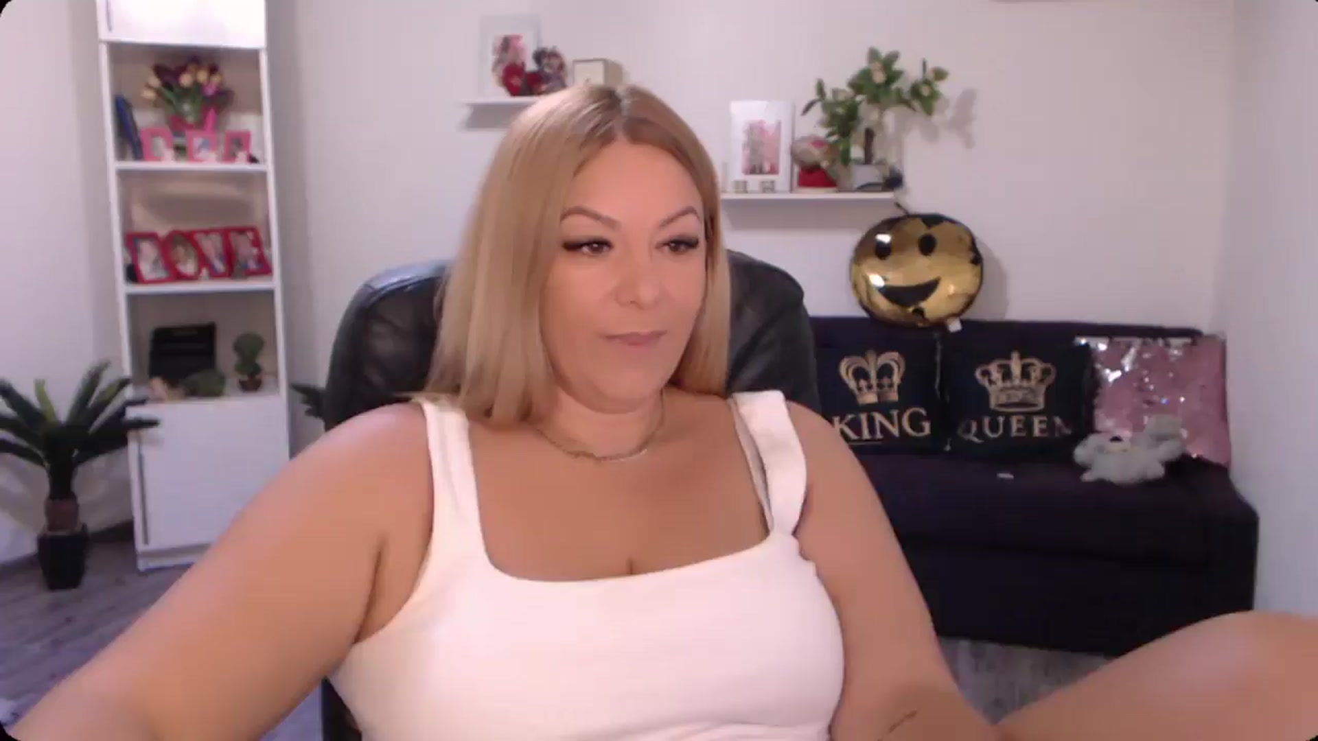 Gallery image thumbnail from A_baby_Boo's myfreecams stream on, 09/12/2024, 11:57 image 18 of 20