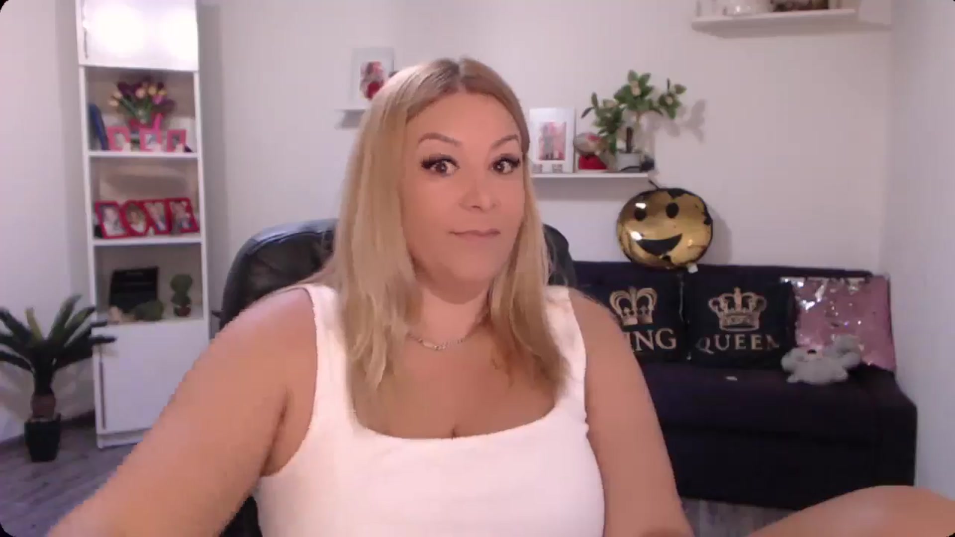 Gallery image thumbnail from A_baby_Boo's myfreecams stream on, 09/12/2024, 11:57 image 3 of 20