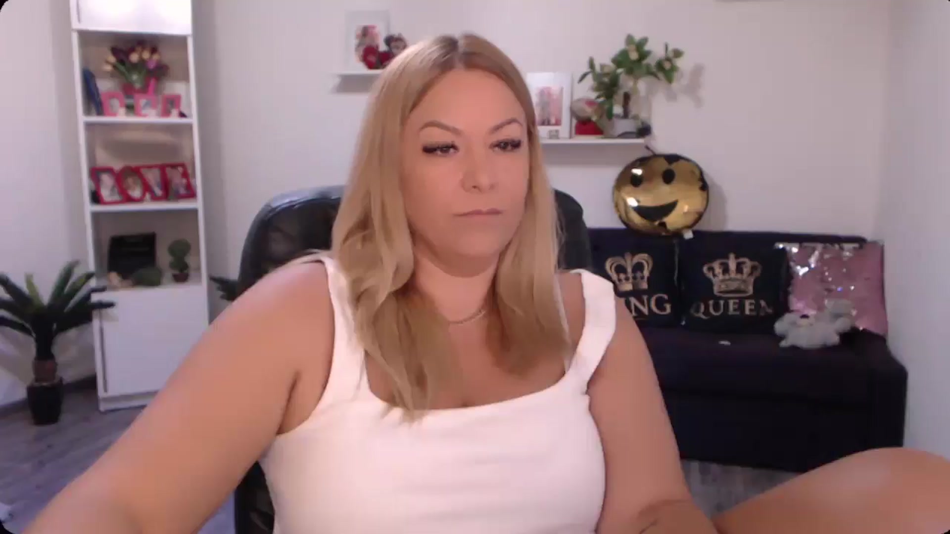 Gallery image thumbnail from A_baby_Boo's myfreecams stream on, 09/12/2024, 11:57 image 12 of 20