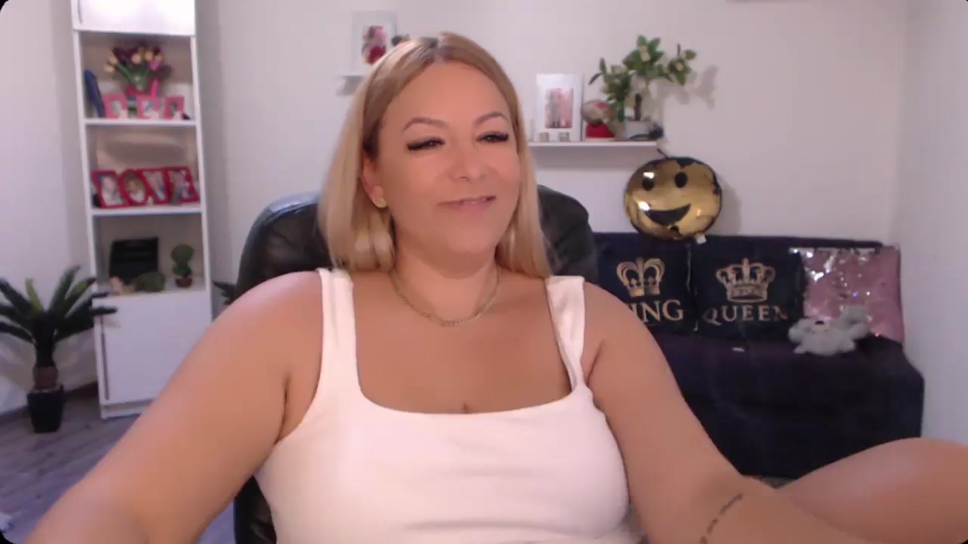 Gallery image thumbnail from A_baby_Boo's myfreecams stream on, 09/12/2024, 11:57 image 20 of 20