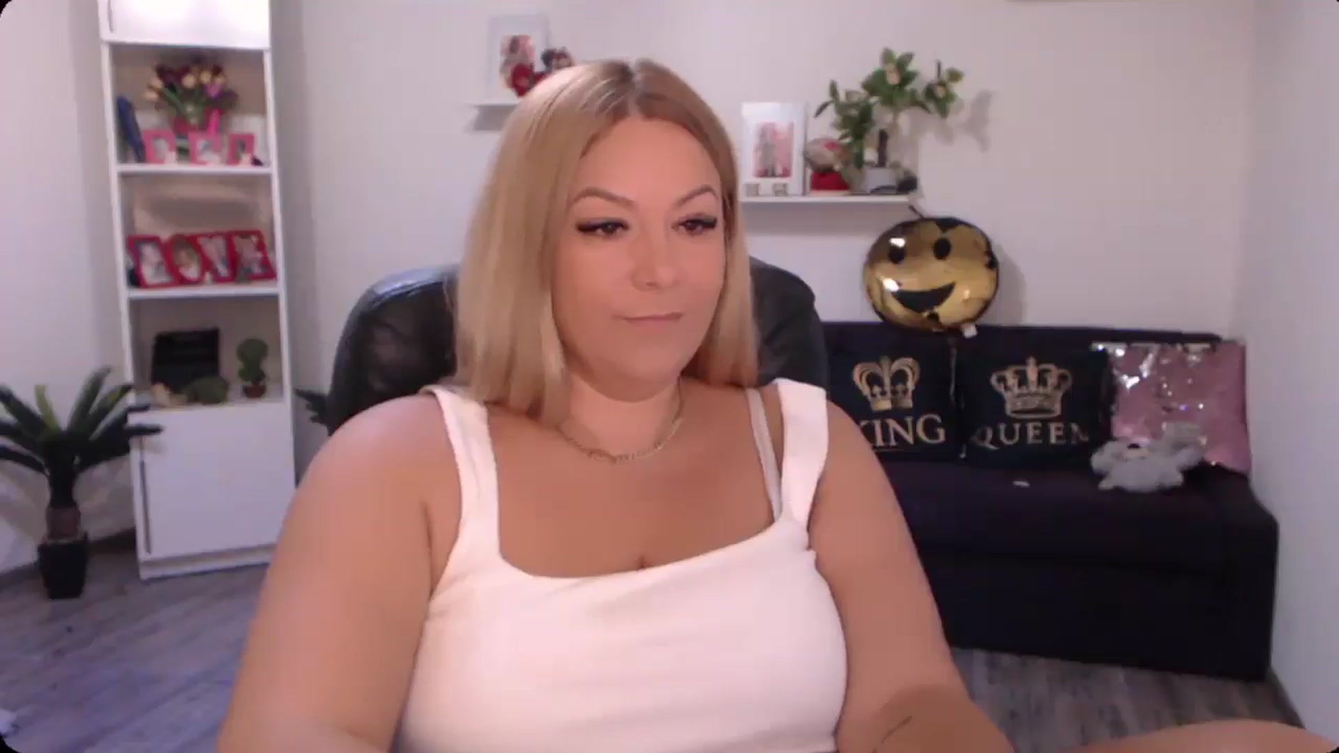 Gallery image thumbnail from A_baby_Boo's myfreecams stream on, 09/12/2024, 11:57 image 15 of 20