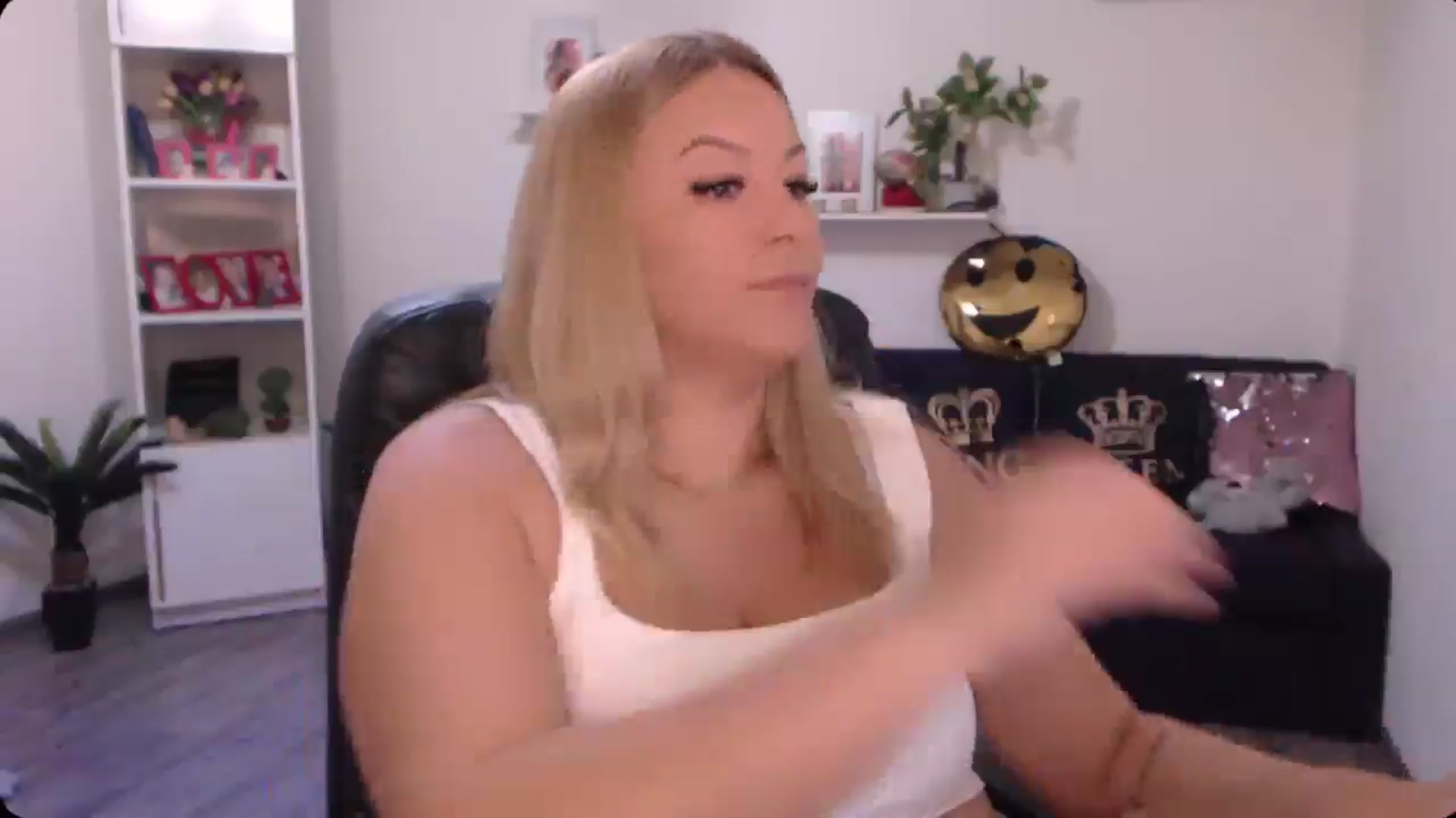 Gallery image thumbnail from A_baby_Boo's myfreecams stream on, 09/12/2024, 11:57 image 7 of 20