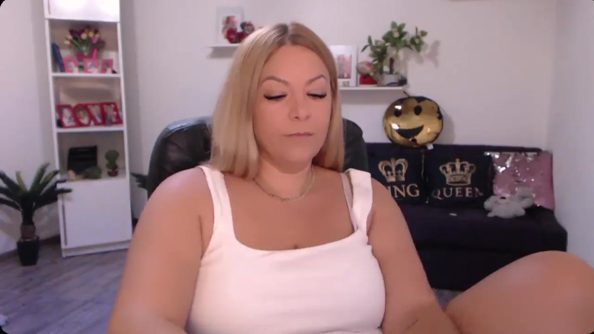 Gallery image thumbnail from A_baby_Boo's myfreecams stream on, 09/12/2024, 11:57 image 14 of 20