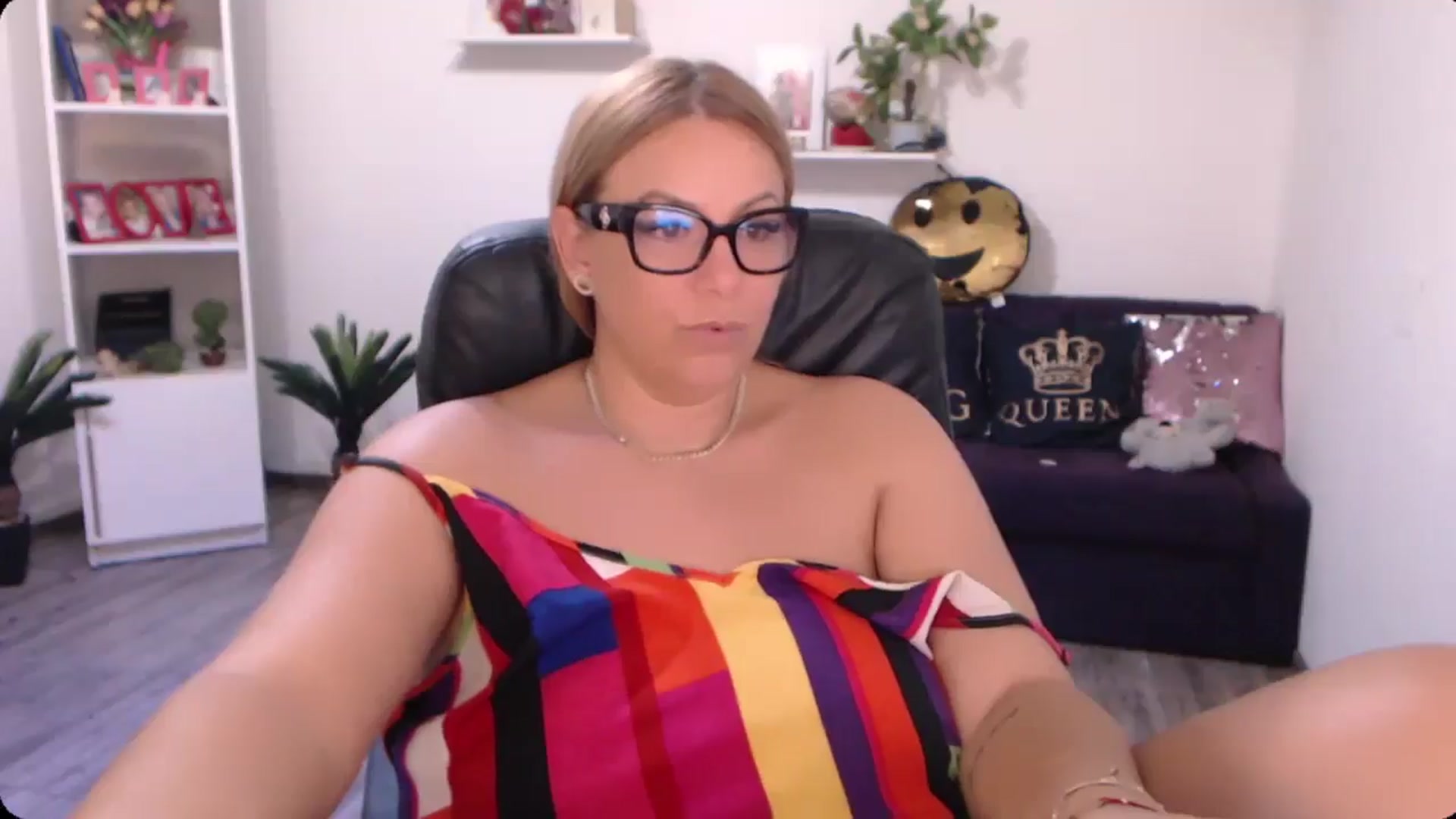 Gallery image thumbnail from A_baby_Boo's myfreecams stream on, 09/12/2024, 21:28 image 17 of 20