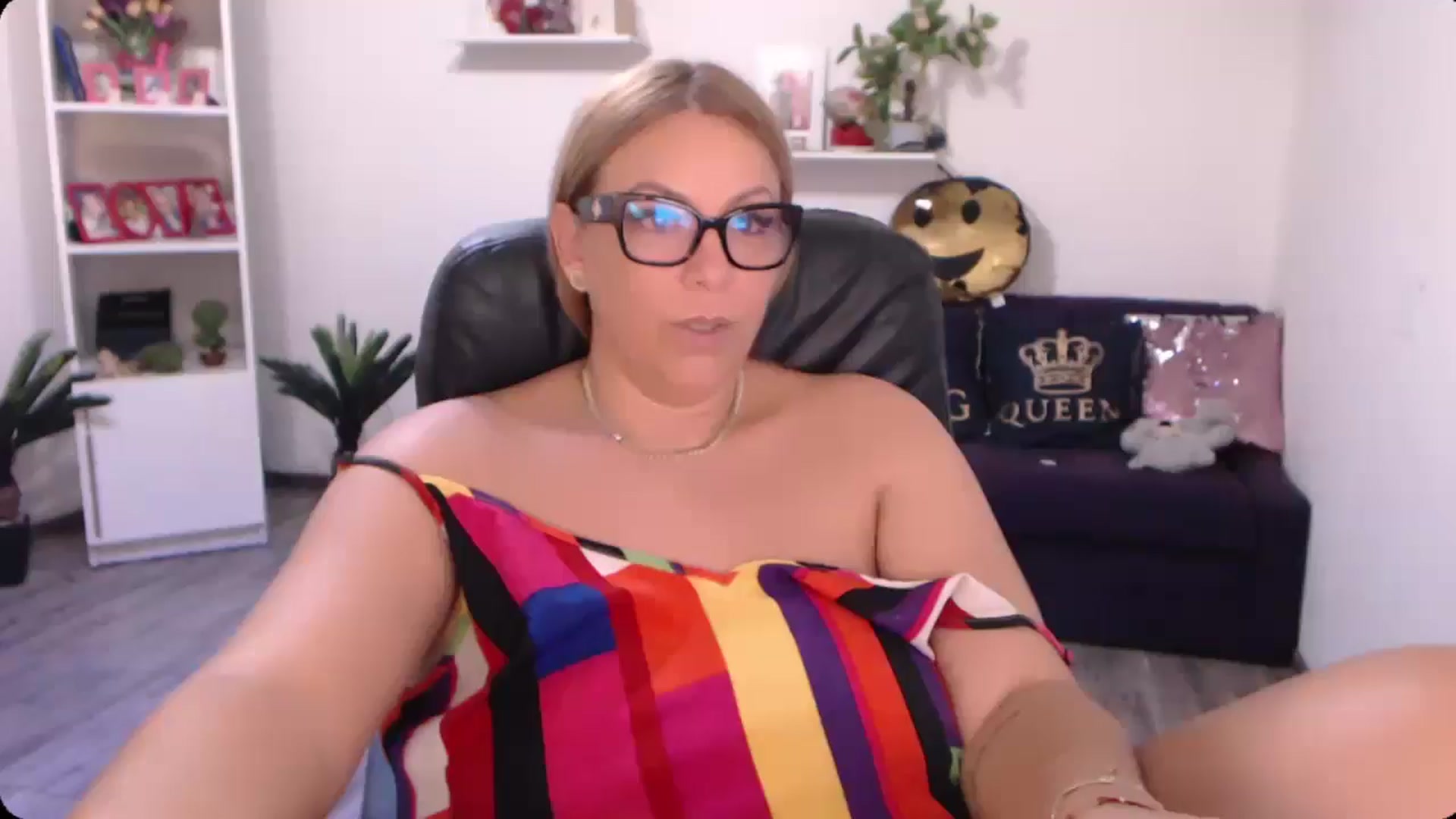 Gallery image thumbnail from A_baby_Boo's myfreecams stream on, 09/12/2024, 21:28 image 18 of 20