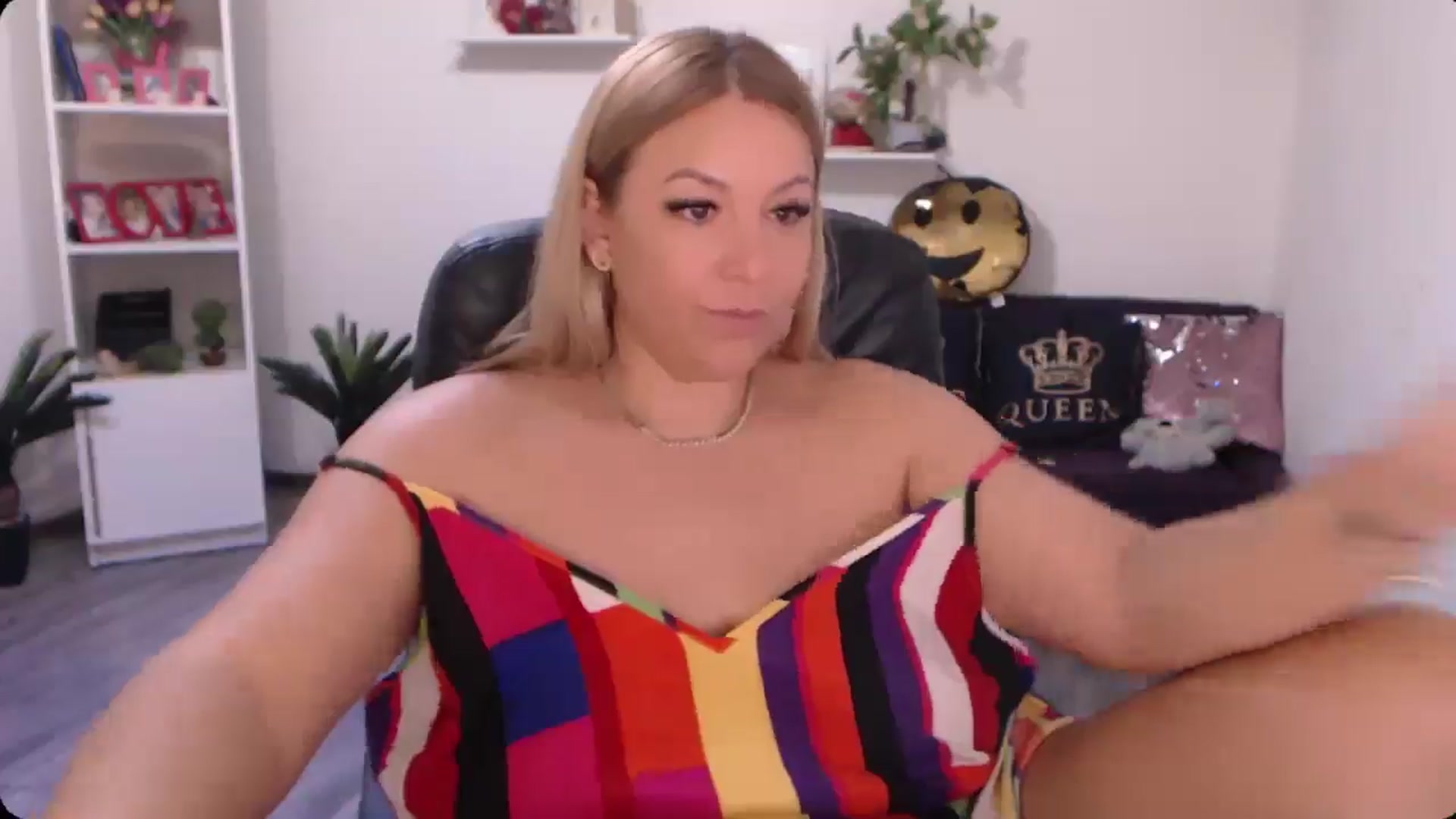 Gallery image thumbnail from A_baby_Boo's myfreecams stream on, 09/12/2024, 21:28 image 7 of 20