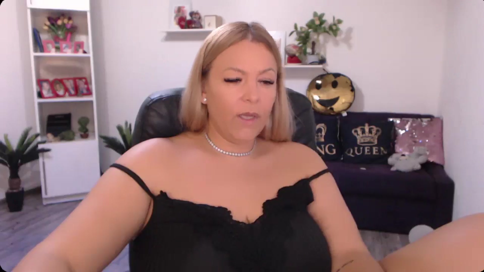 Gallery image thumbnail from A_baby_Boo's myfreecams stream on, 09/14/2024, 09:38 image 18 of 20