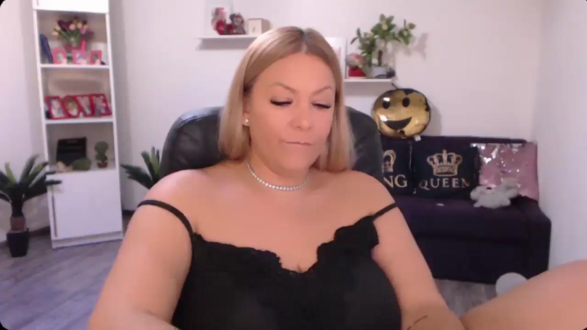 Gallery image thumbnail from A_baby_Boo's myfreecams stream on, 09/14/2024, 09:38 image 19 of 20