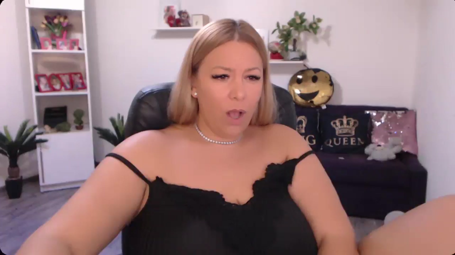 Gallery image thumbnail from A_baby_Boo's myfreecams stream on, 09/14/2024, 09:38 image 10 of 20