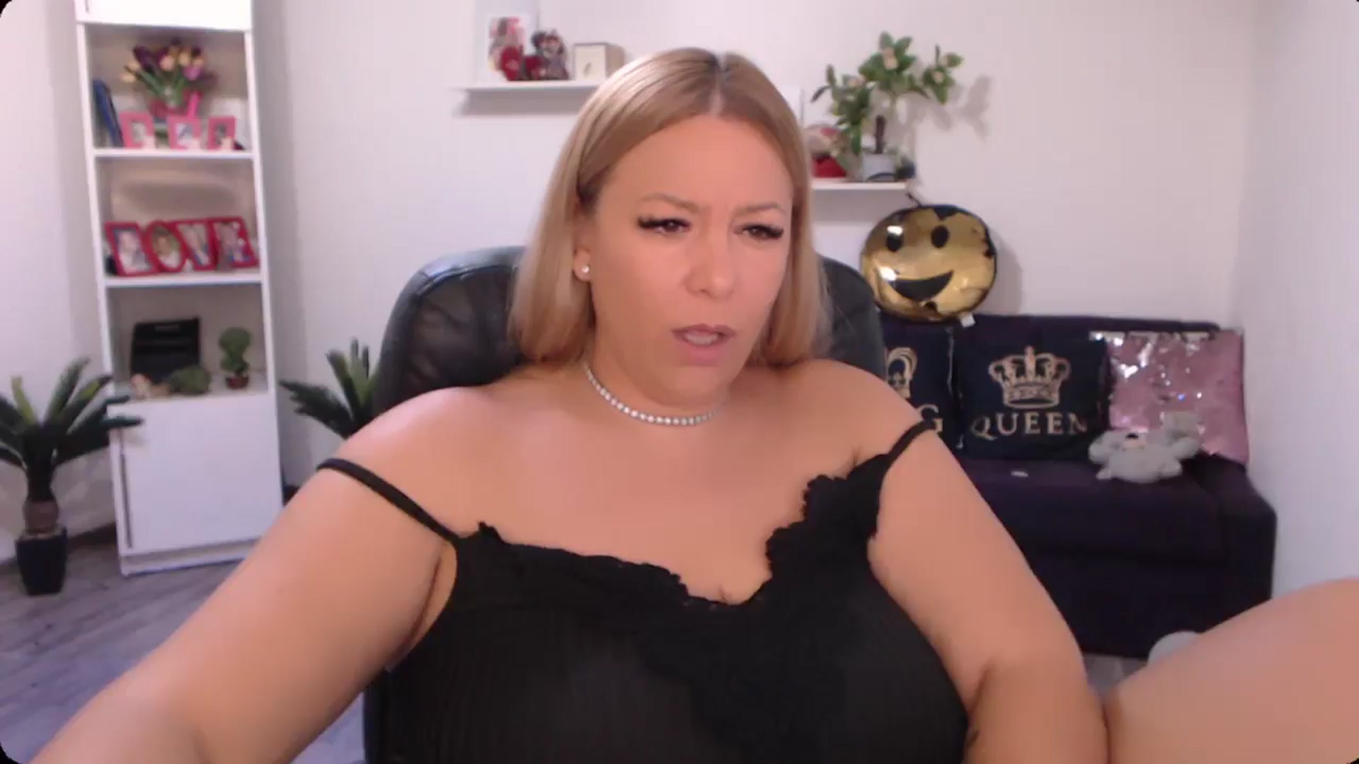 Gallery image thumbnail from A_baby_Boo's myfreecams stream on, 09/14/2024, 09:38 image 8 of 20
