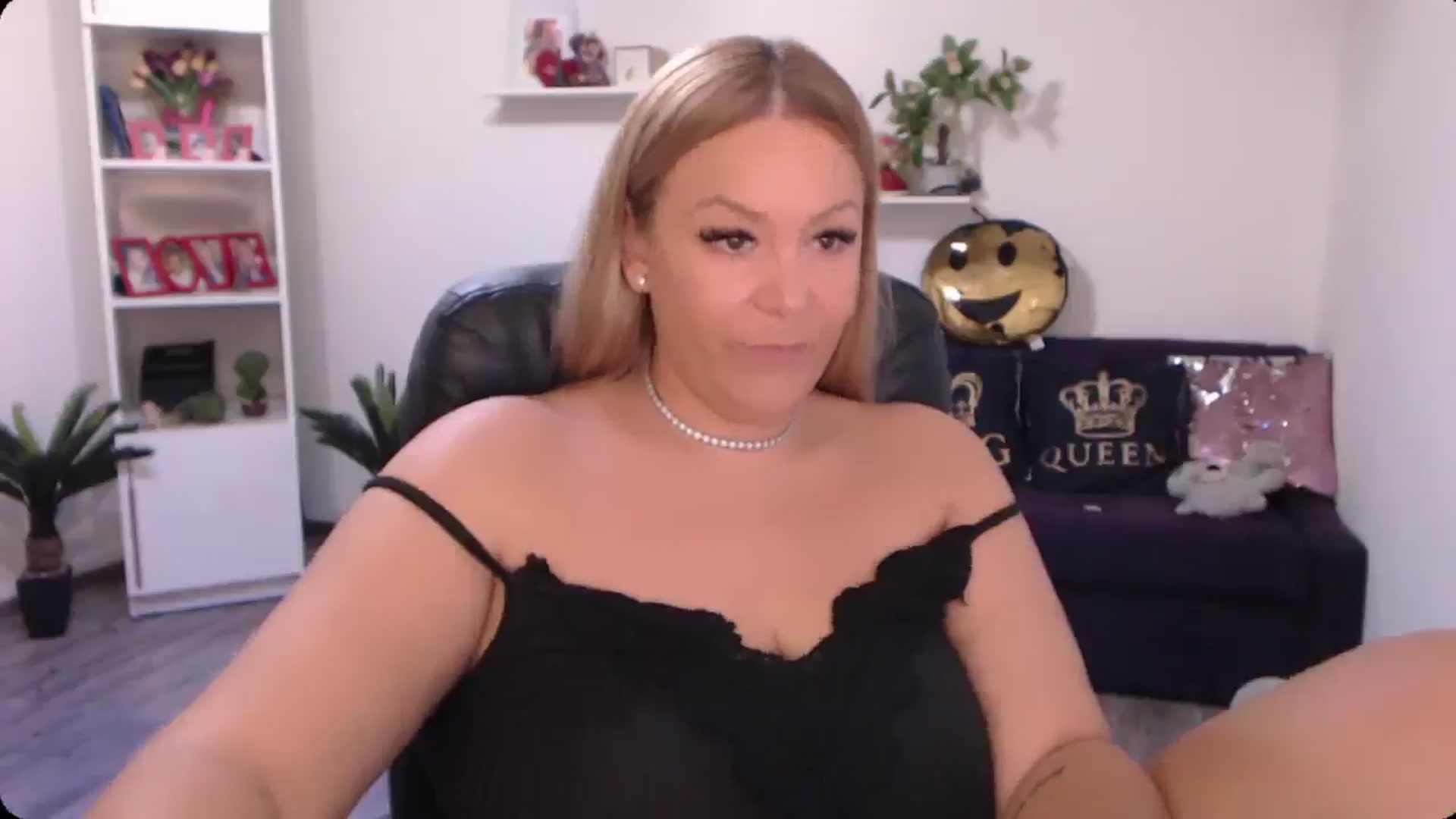 Gallery image thumbnail from A_baby_Boo's myfreecams stream on, 09/14/2024, 09:38 image 2 of 20