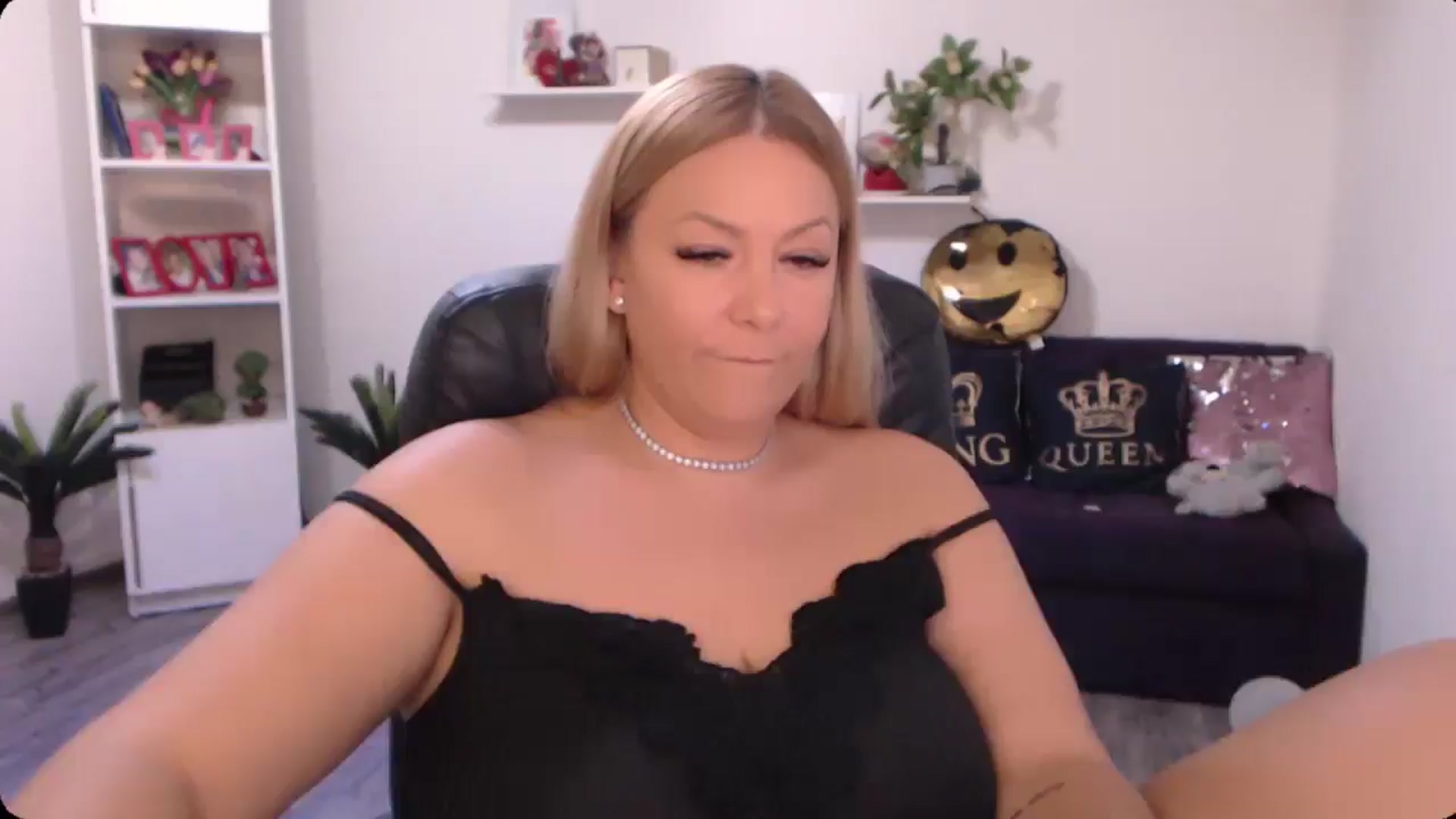 Gallery image thumbnail from A_baby_Boo's myfreecams stream on, 09/14/2024, 09:38 image 17 of 20