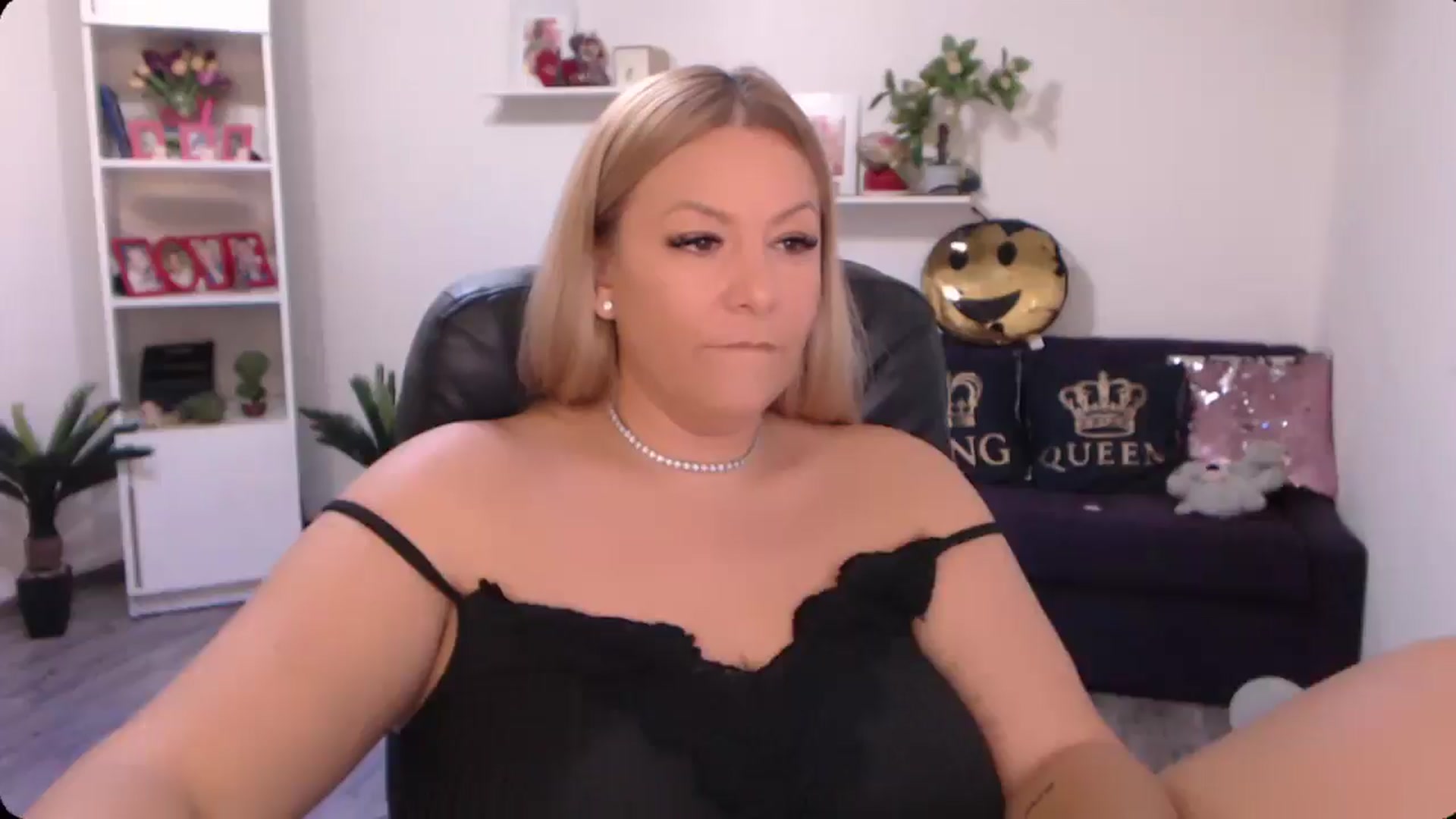 Gallery image thumbnail from A_baby_Boo's myfreecams stream on, 09/14/2024, 09:38 image 16 of 20
