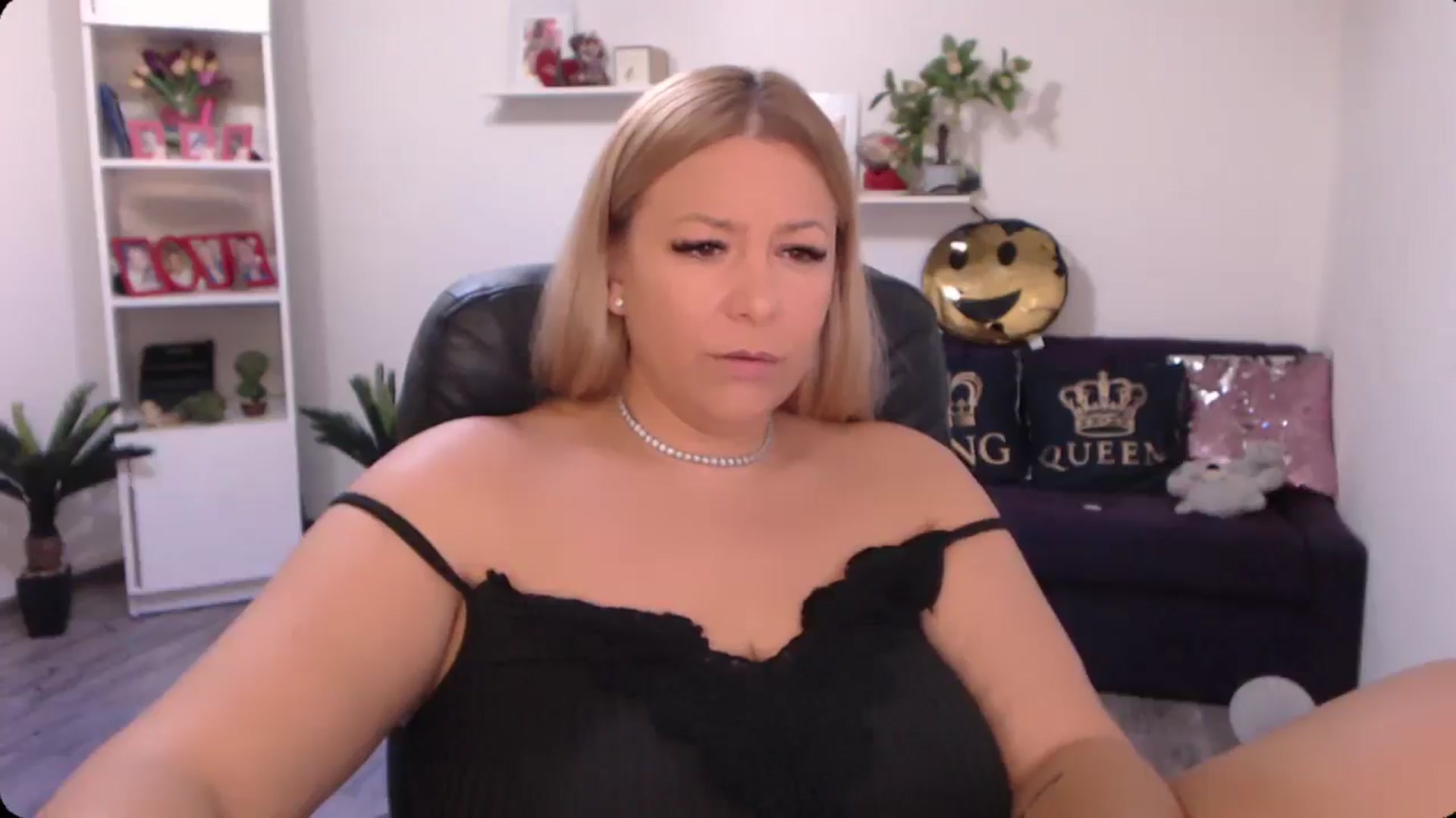 Gallery image thumbnail from A_baby_Boo's myfreecams stream on, 09/14/2024, 09:38 image 12 of 20