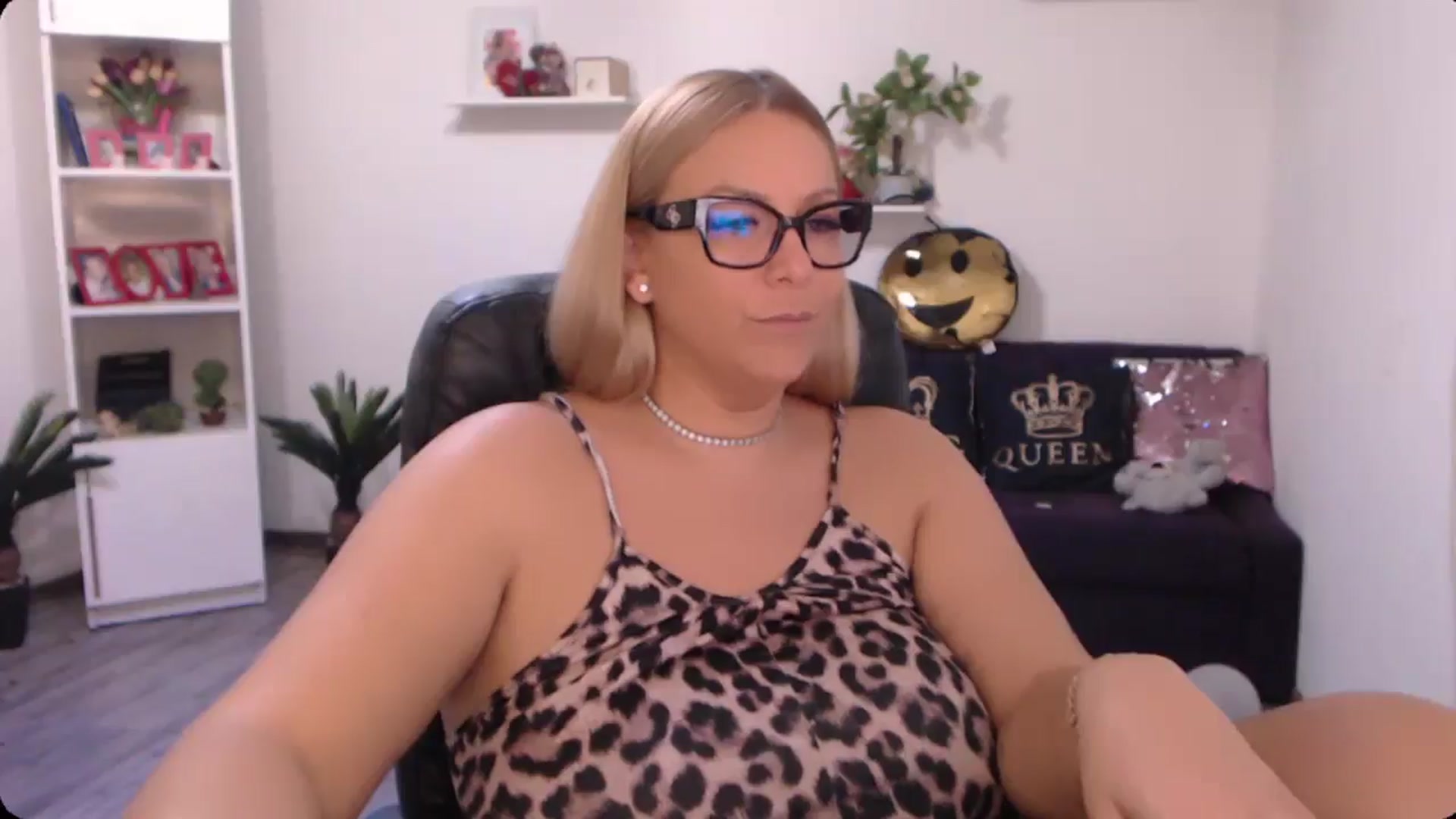 Gallery image thumbnail from A_baby_Boo's myfreecams stream on, 09/14/2024, 12:12 image 4 of 20