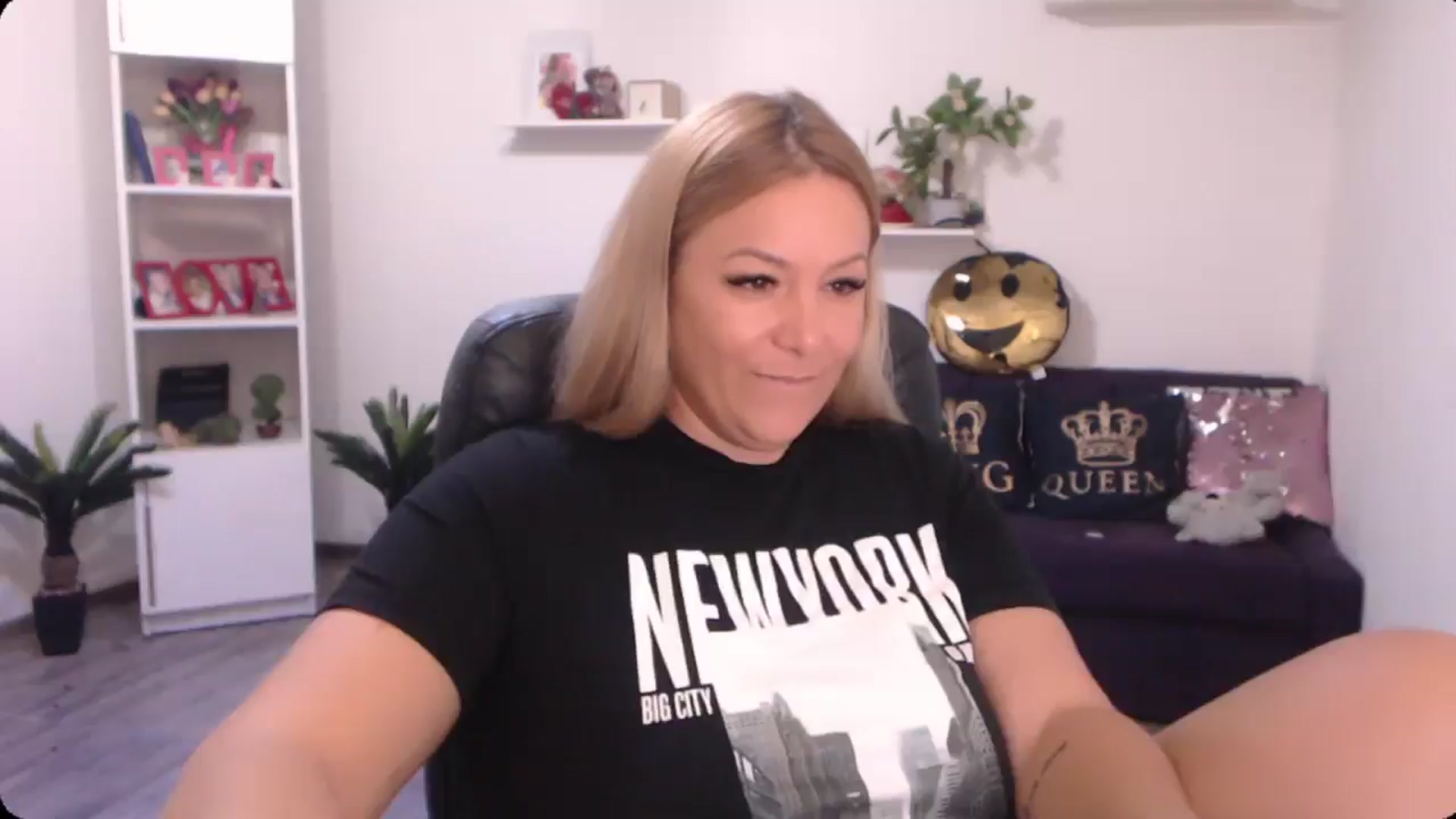 Gallery image thumbnail from A_baby_Boo's myfreecams stream on, 09/17/2024, 16:34 image 1 of 20