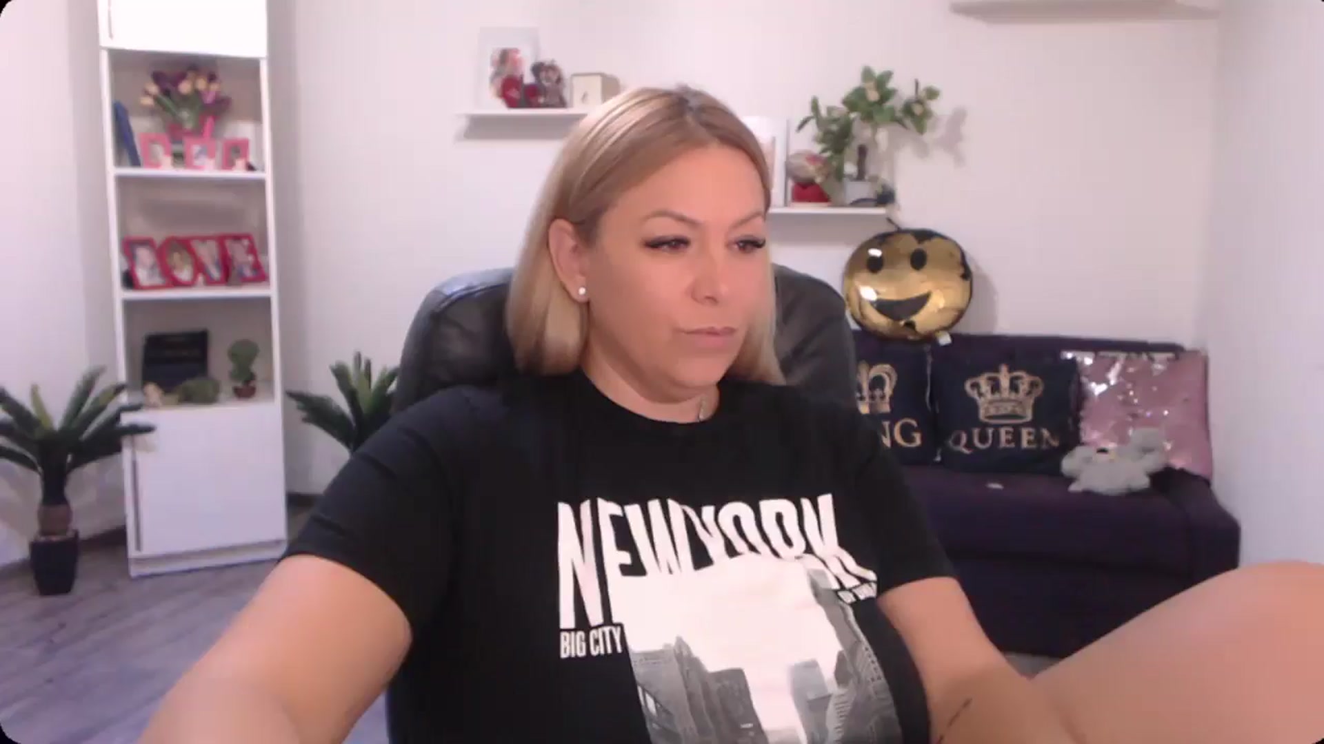 Gallery image thumbnail from A_baby_Boo's myfreecams stream on, 09/17/2024, 16:34 image 19 of 20