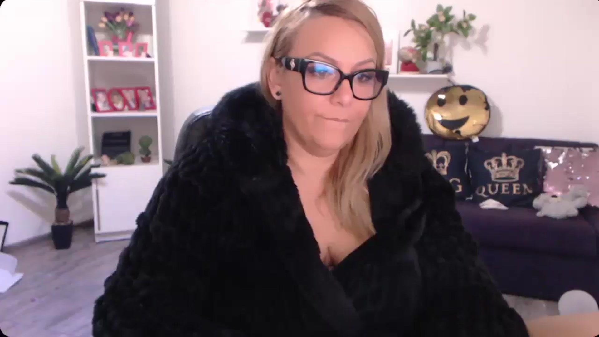 Gallery image thumbnail from A_baby_Boo's myfreecams stream on, 09/19/2024, 07:18 image 12 of 20