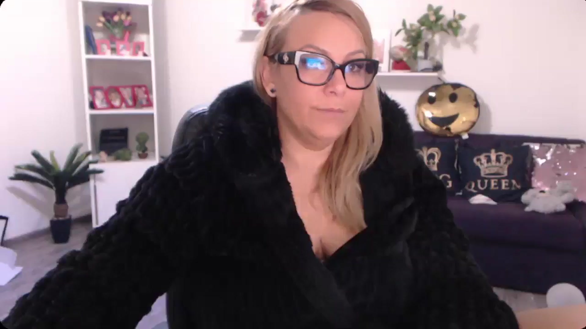 Gallery image thumbnail from A_baby_Boo's myfreecams stream on, 09/19/2024, 07:18 image 11 of 20