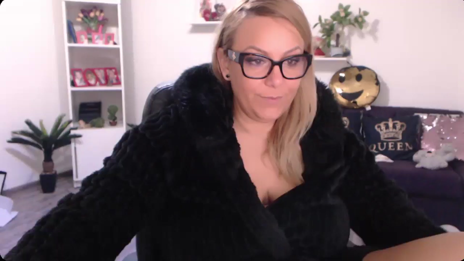 Gallery image thumbnail from A_baby_Boo's myfreecams stream on, 09/19/2024, 07:18 image 6 of 20