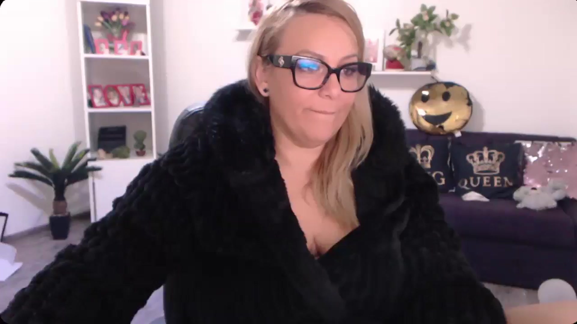 Gallery image thumbnail from A_baby_Boo's myfreecams stream on, 09/19/2024, 07:18 image 14 of 20