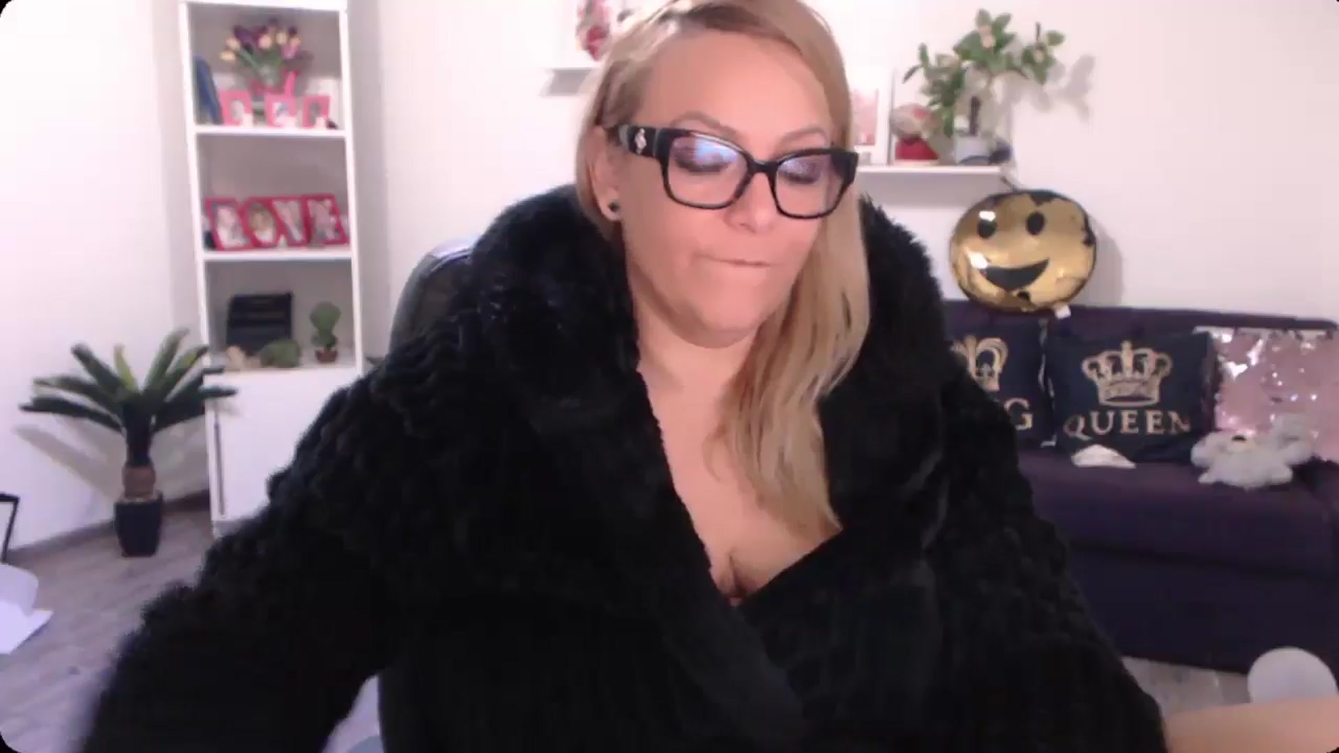 Gallery image thumbnail from A_baby_Boo's myfreecams stream on, 09/19/2024, 07:18 image 10 of 20