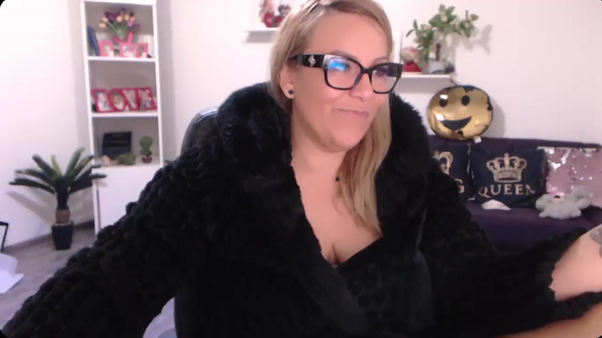 Gallery image thumbnail from A_baby_Boo's myfreecams stream on, 09/19/2024, 07:18 image 1 of 20