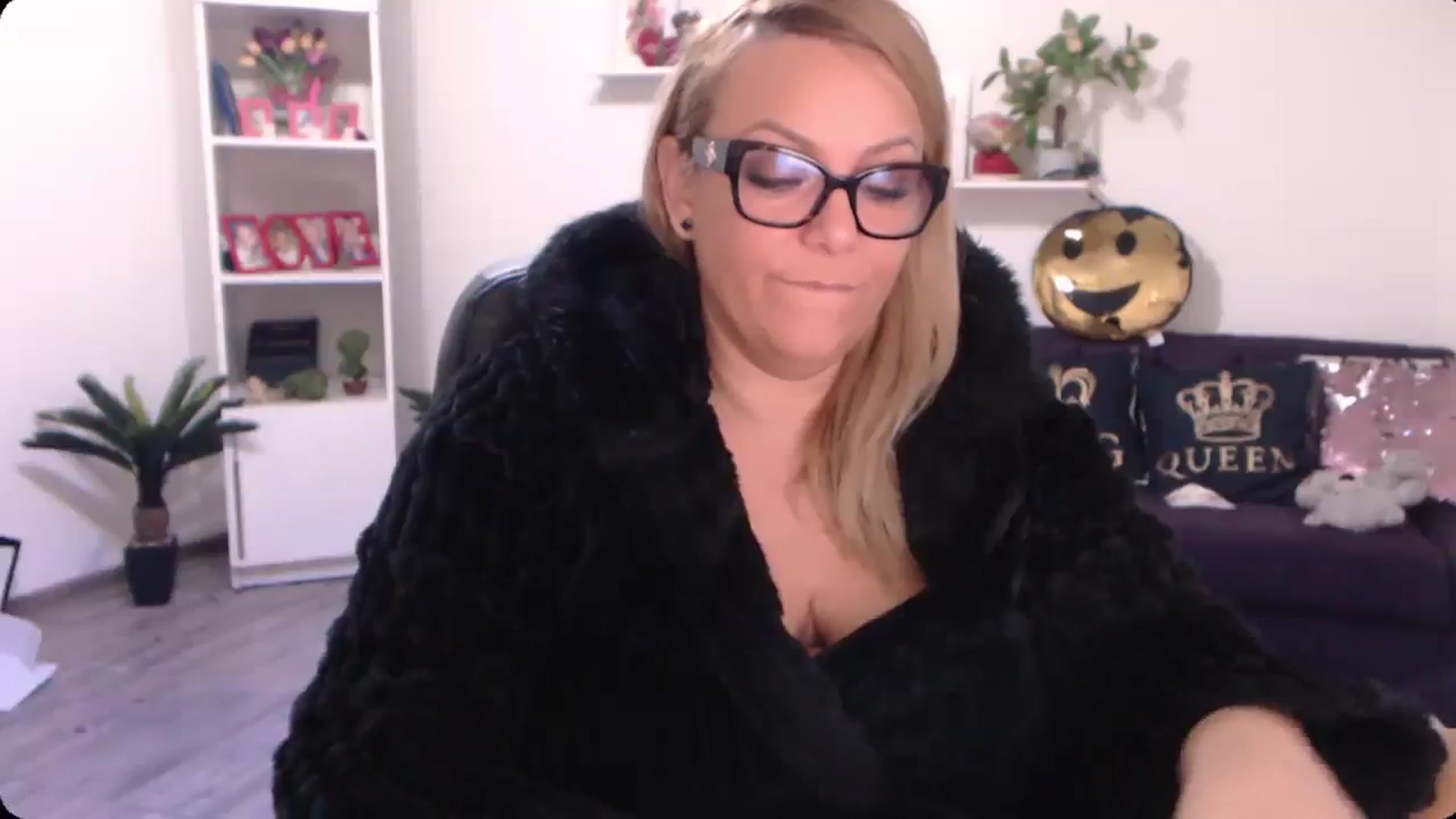 Gallery image thumbnail from A_baby_Boo's myfreecams stream on, 09/19/2024, 07:18 image 5 of 20