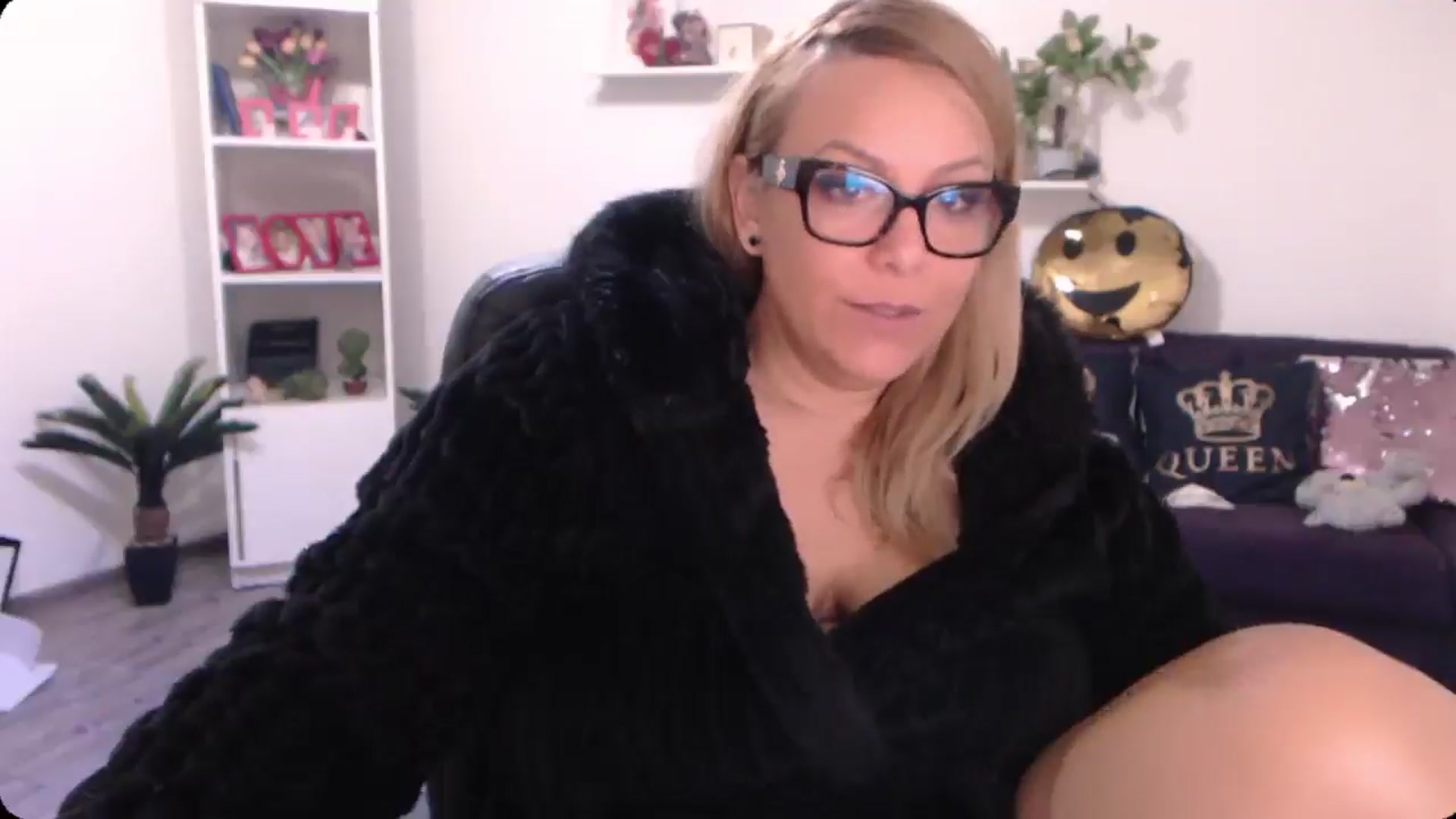 Gallery image thumbnail from A_baby_Boo's myfreecams stream on, 09/19/2024, 07:18 image 7 of 20