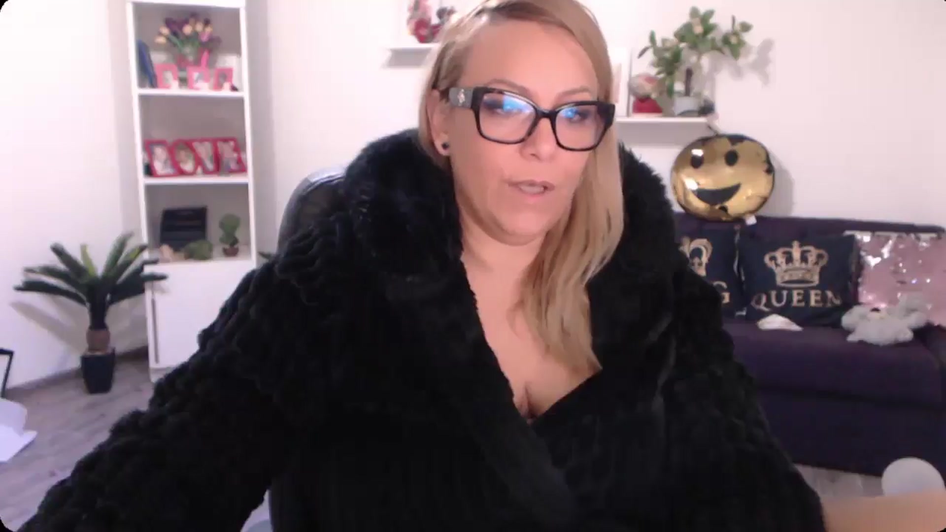 Gallery image thumbnail from A_baby_Boo's myfreecams stream on, 09/19/2024, 07:18 image 8 of 20