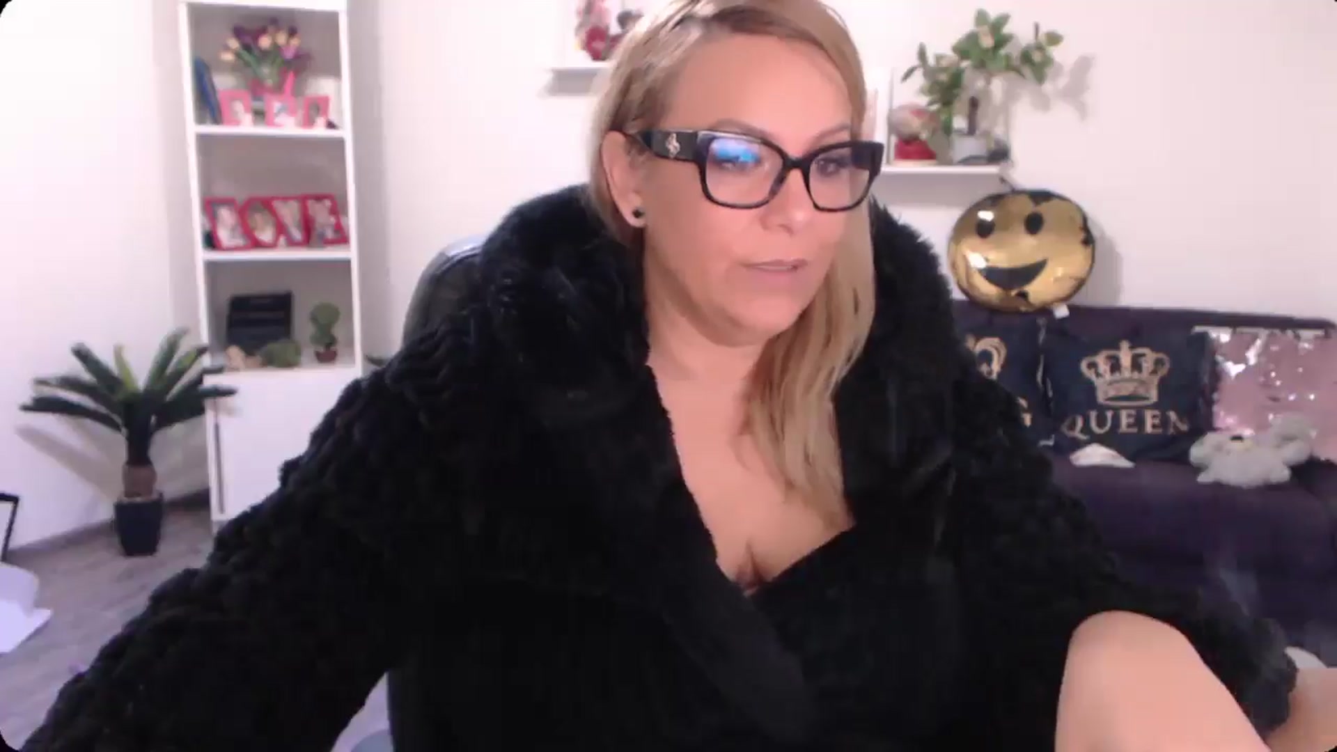 Gallery image thumbnail from A_baby_Boo's myfreecams stream on, 09/19/2024, 07:18 image 4 of 20