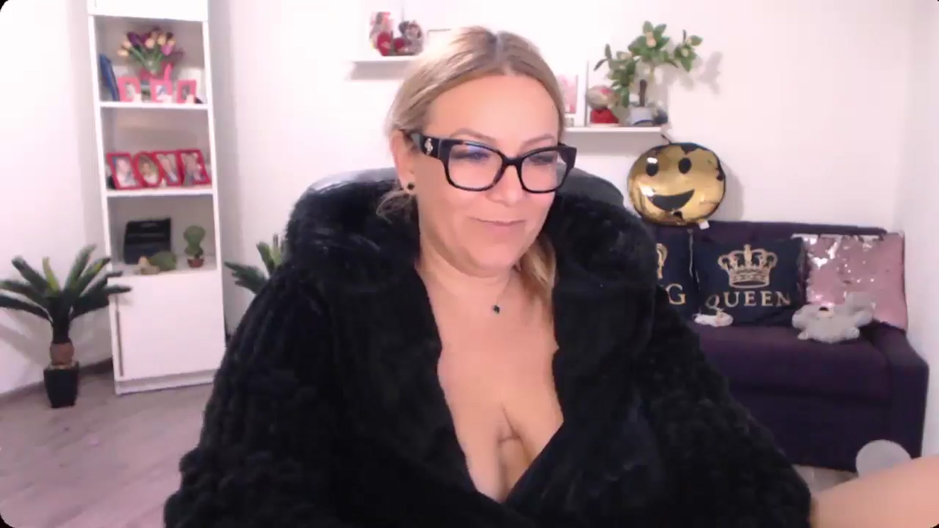 Gallery image thumbnail from A_baby_Boo's myfreecams stream on, 09/21/2024, 14:29 image 3 of 20